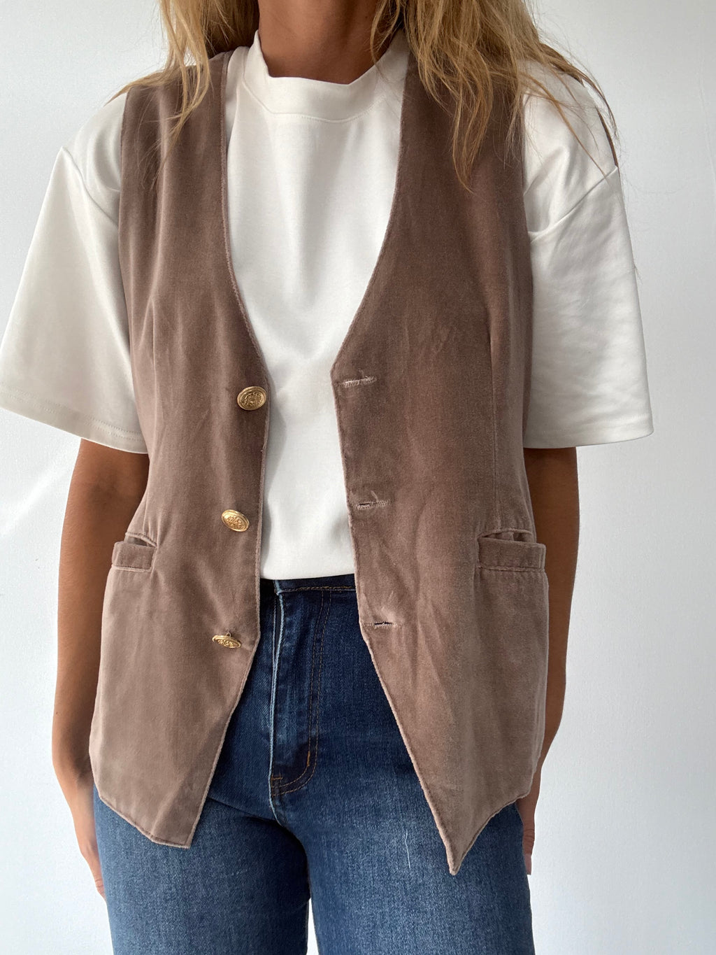 CHALECO RUEDO BEIGE