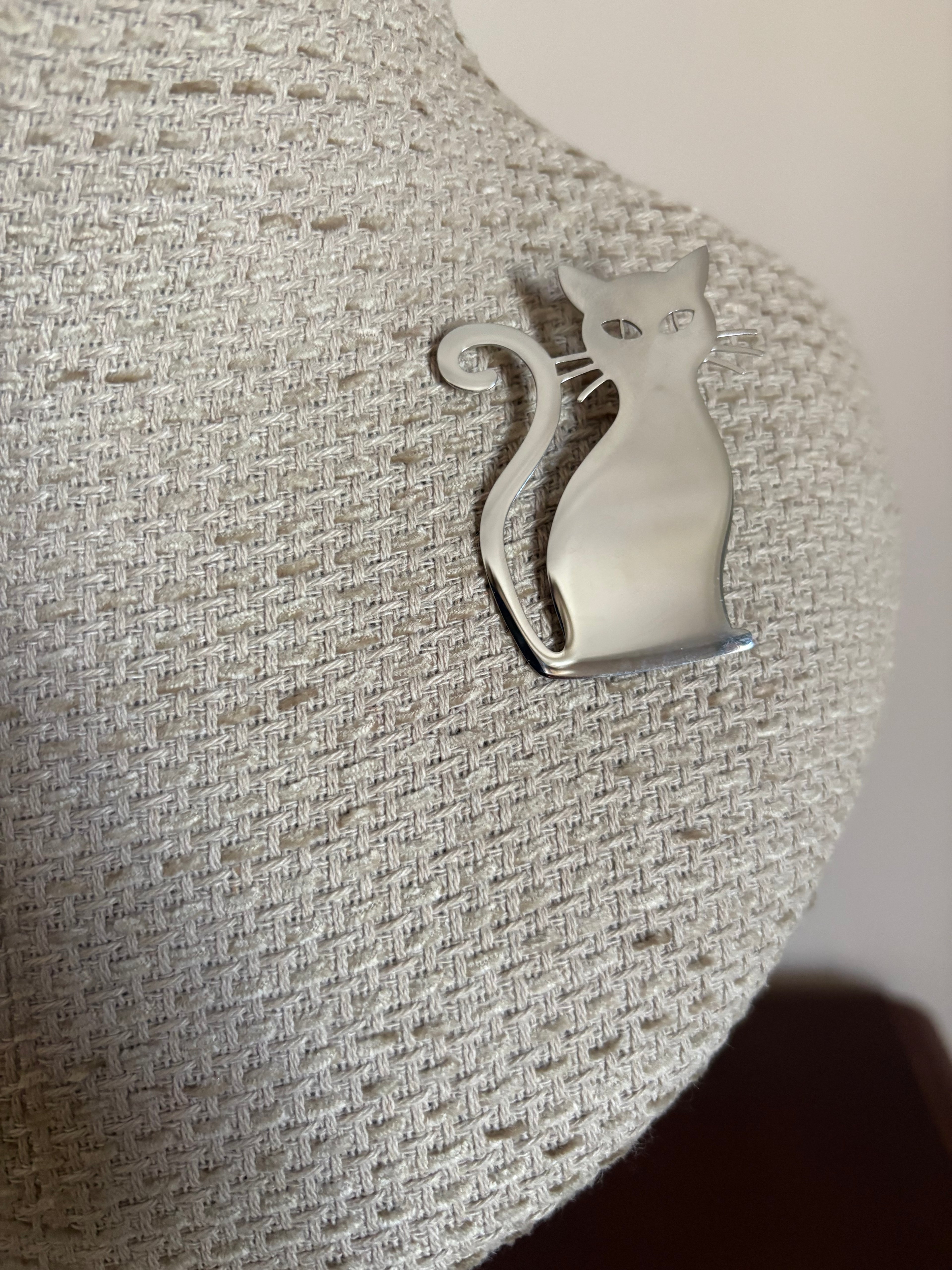 BROCHE GATO PLATEADO