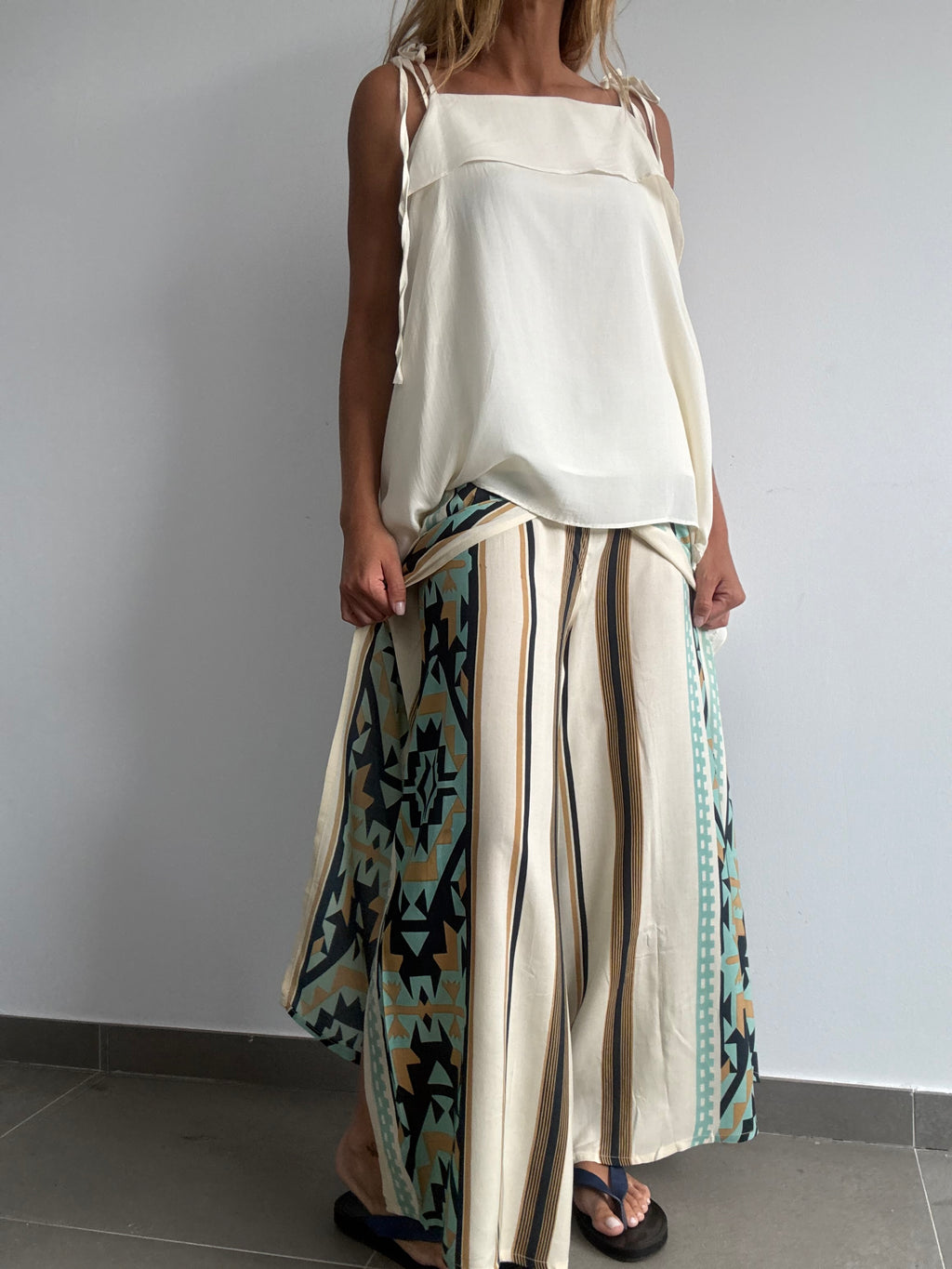 PANTALÓN RODAS TURQUESA
