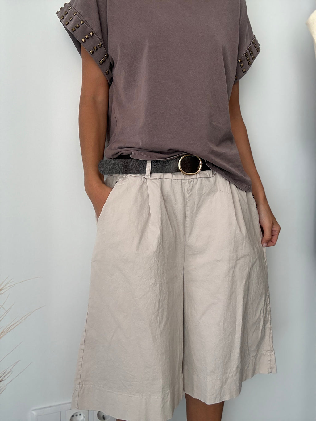 PANTALÓN BERMUDA BEIGE