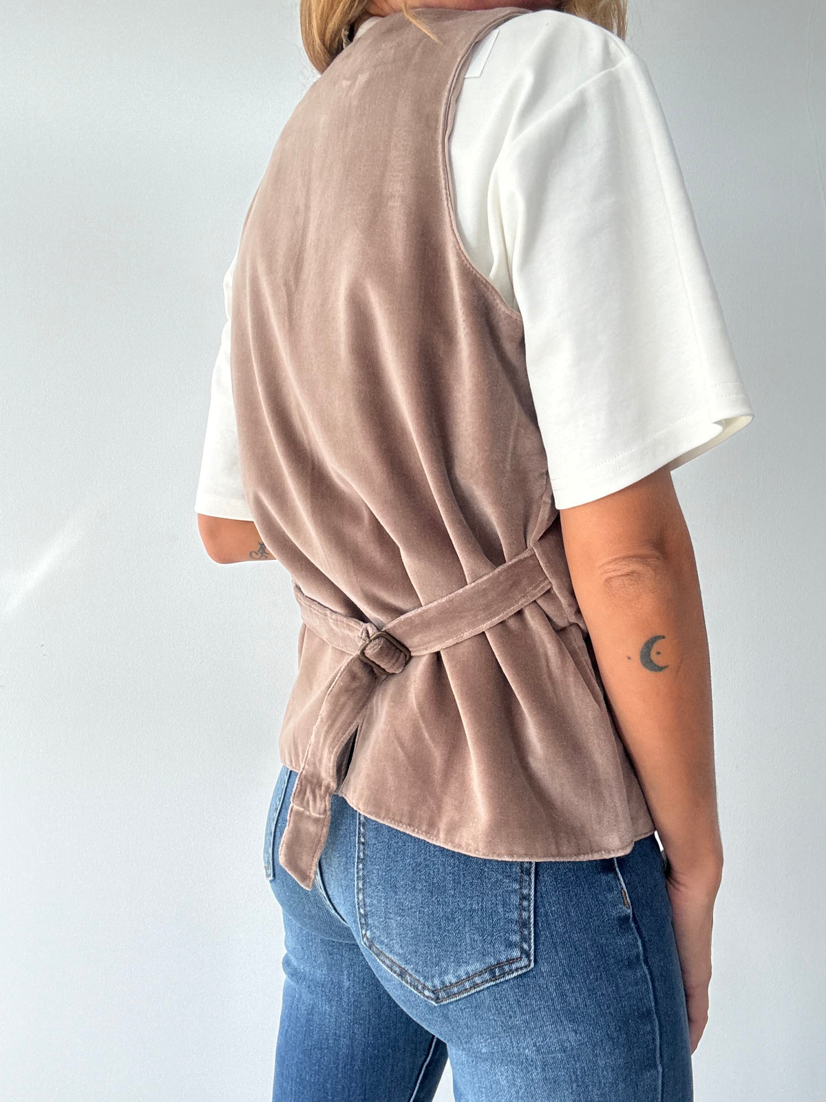 CHALECO RUEDO BEIGE