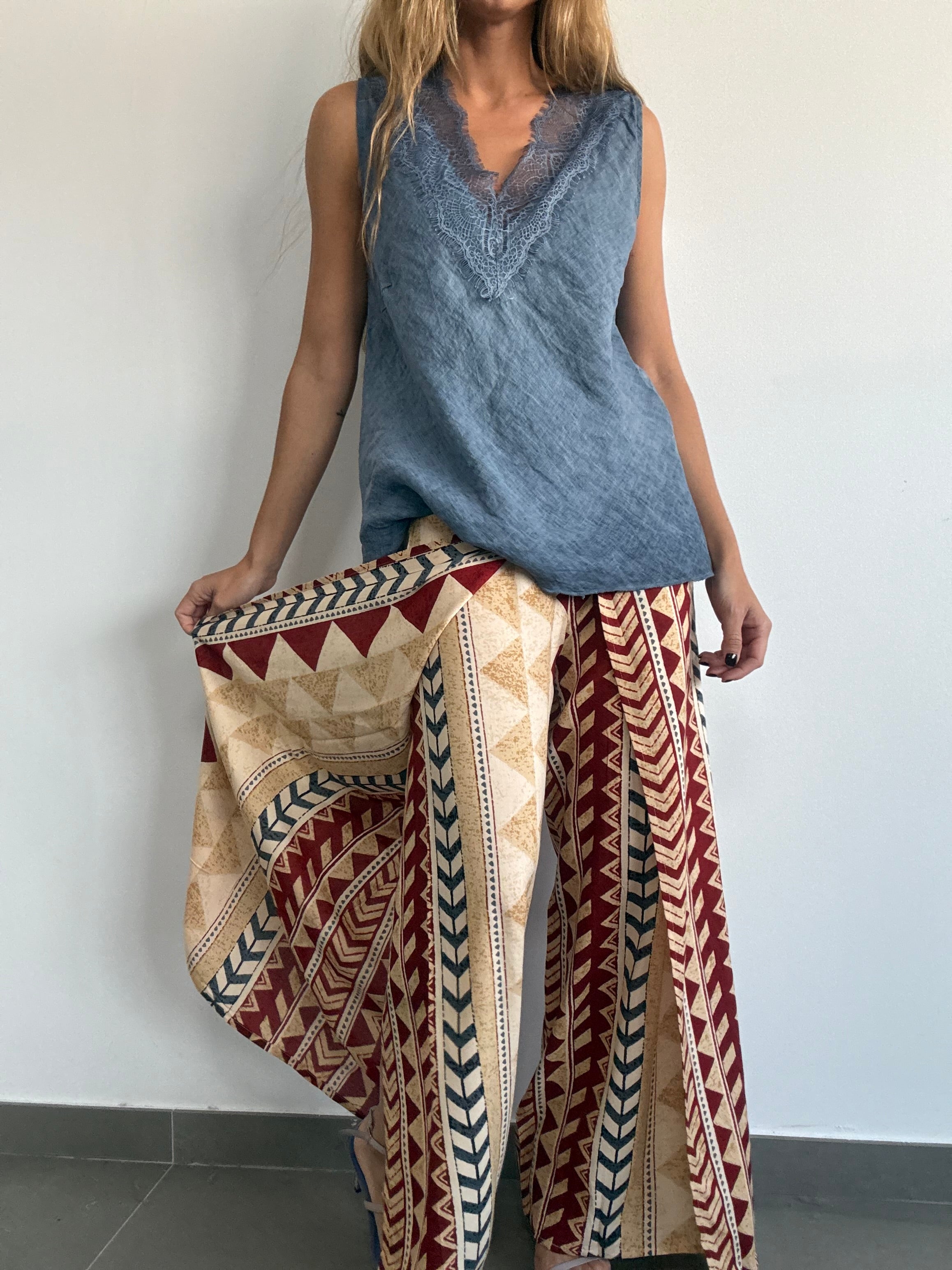 PANTALÓN RODAS BURDEOS