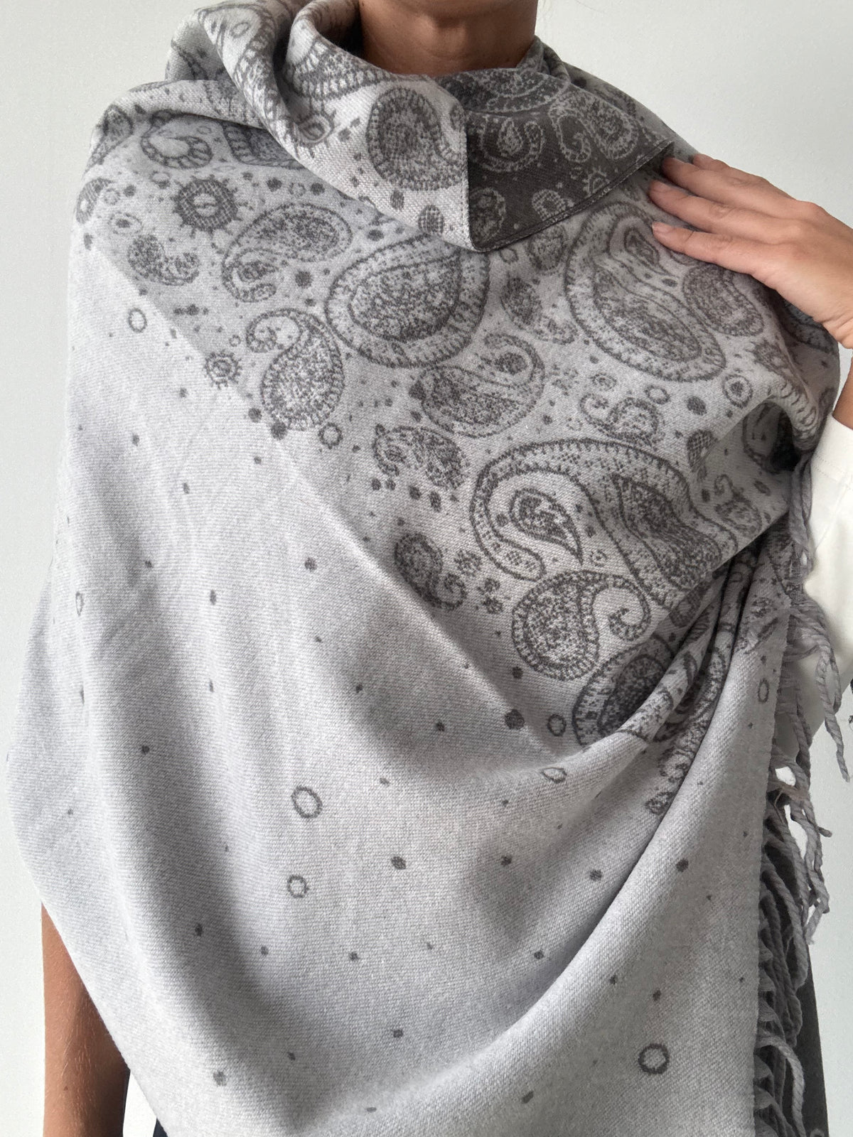 FOULARD ASTRAL GRIS CLARO