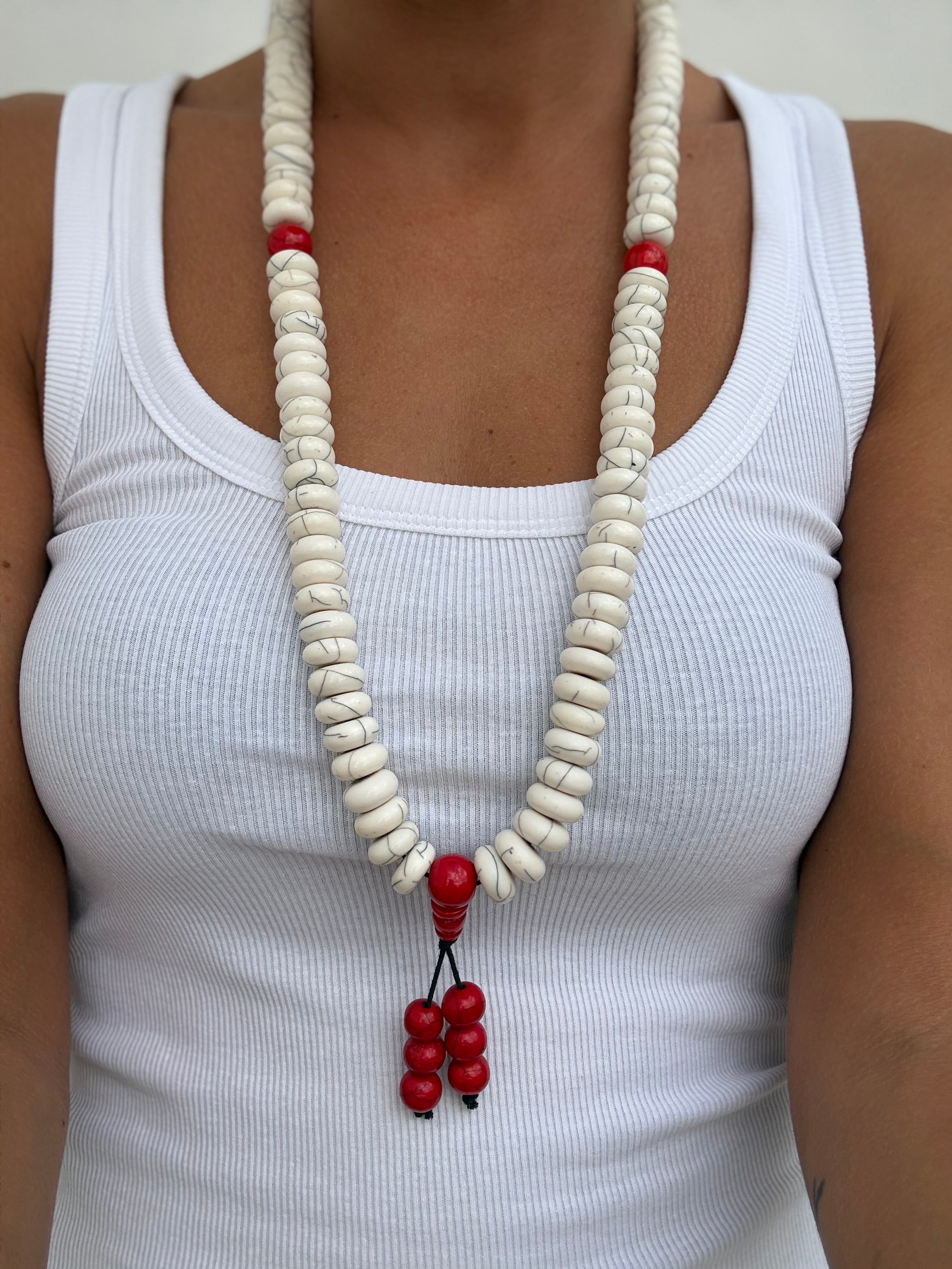COLLAR GRANADO BLANCO