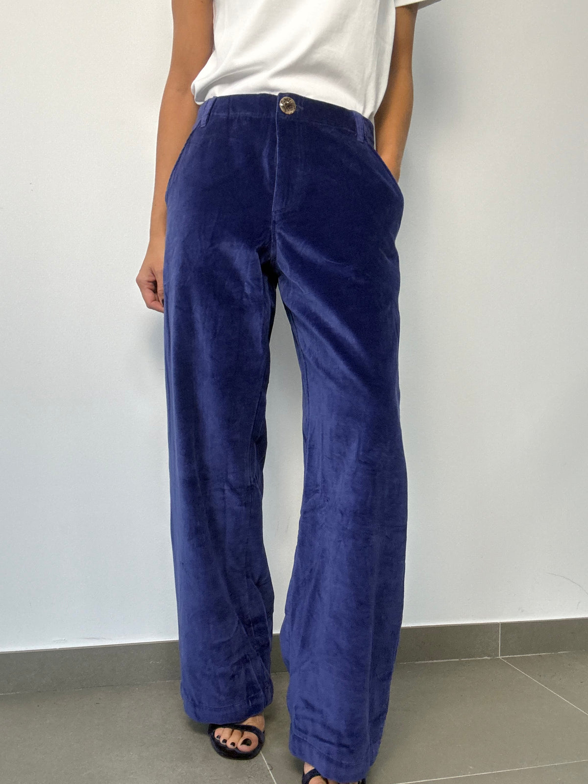 PANTALÓN TERCIOPELO BOTÓN AZUL