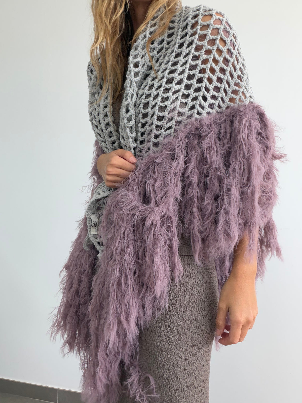 TOCA PLUMAS GRIS-MALVA