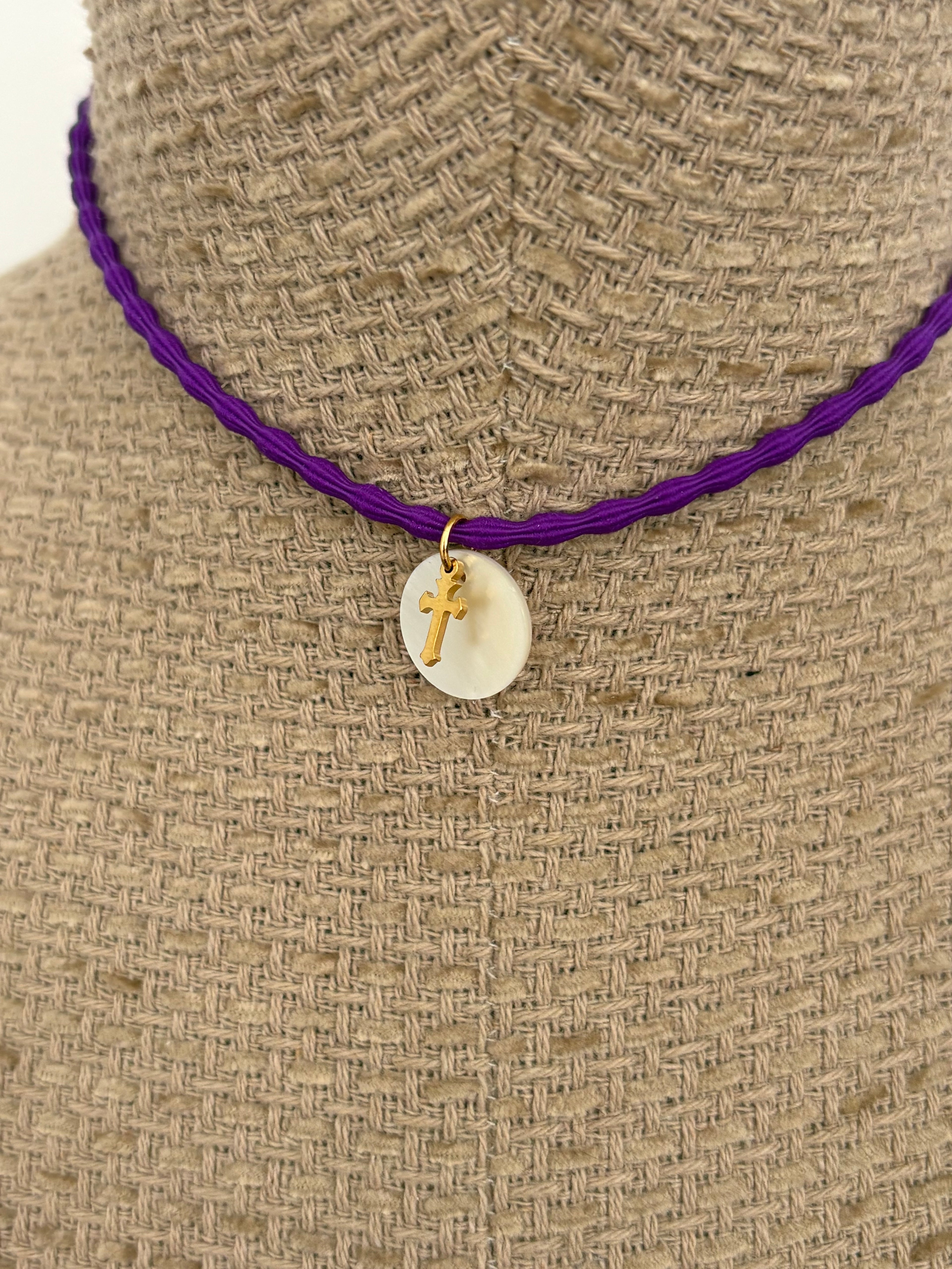 COLLAR-GARGANTILLA RIZADA MORADA