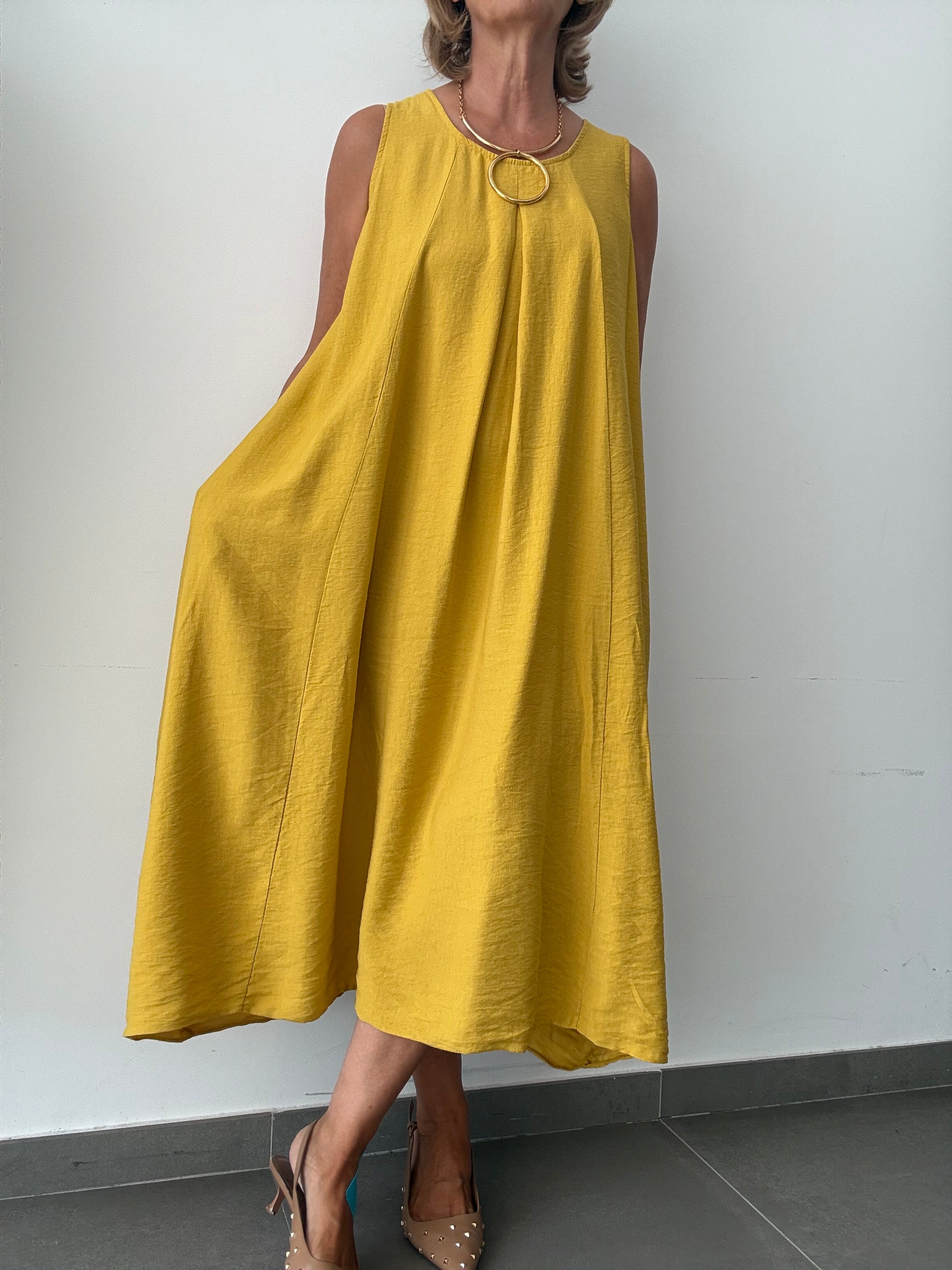 VESTIDO ABANICO MOSTAZA