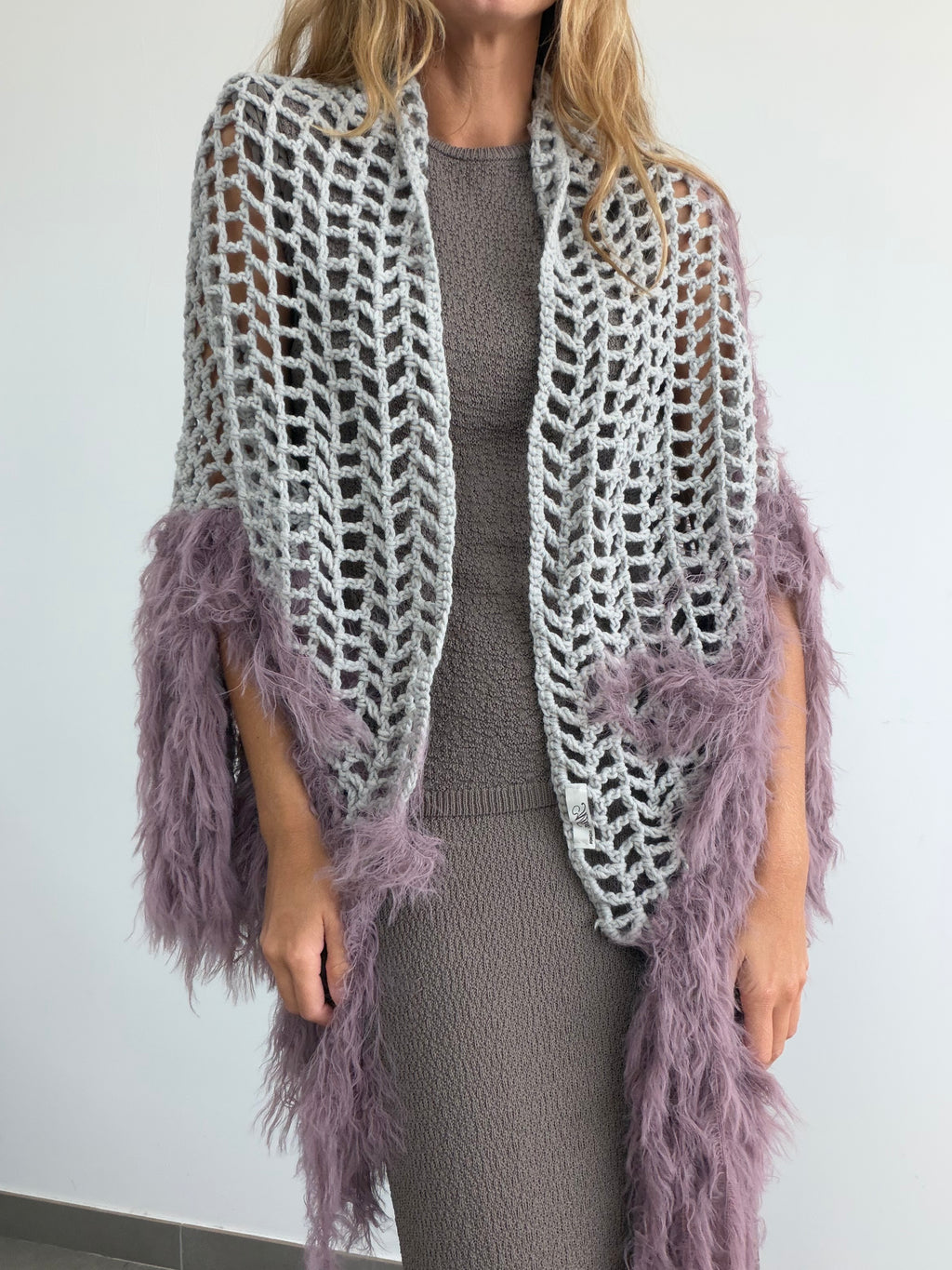 TOCA PLUMAS GRIS-MALVA