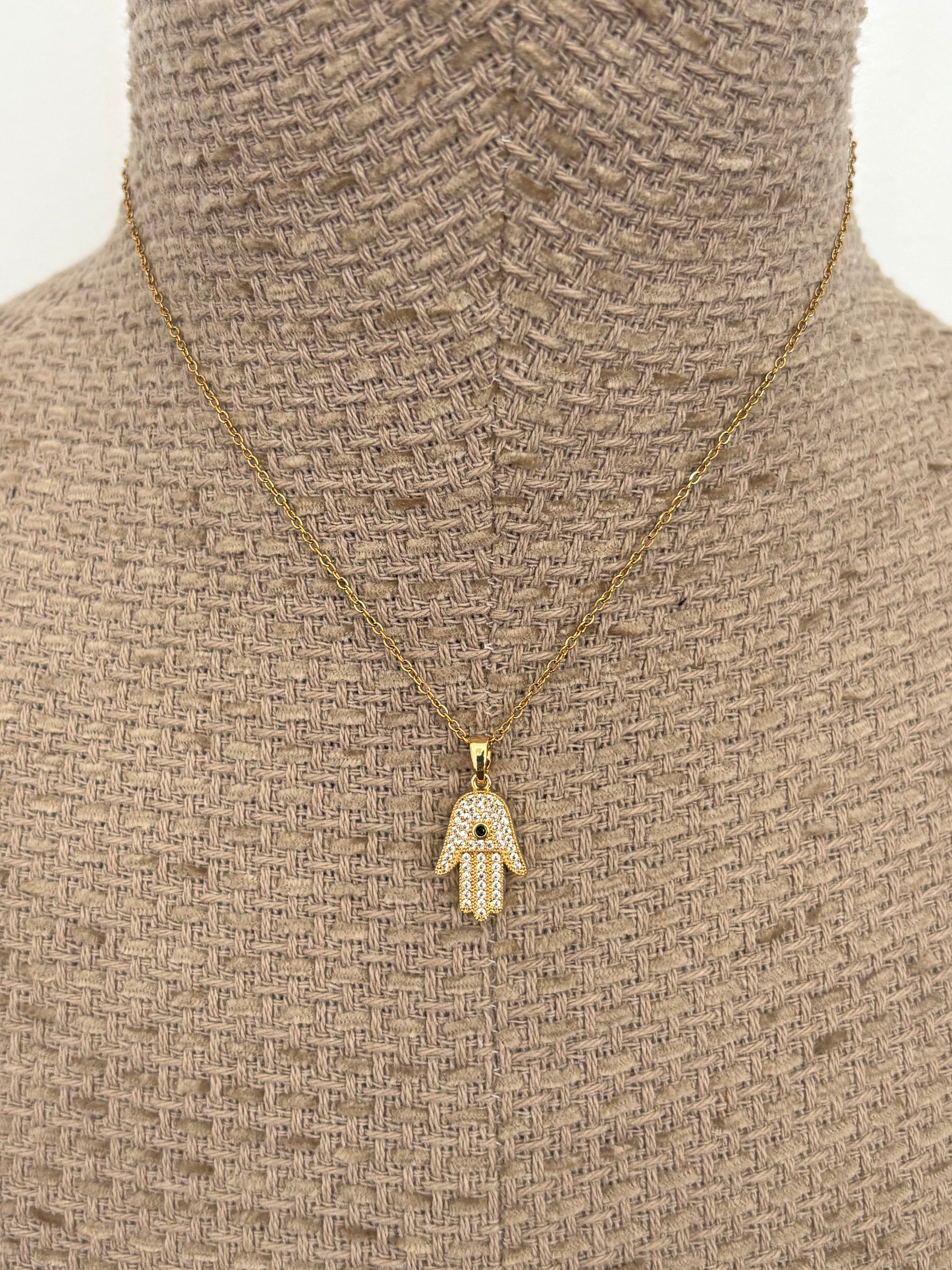 COLLAR-GARGANTILLA MANO