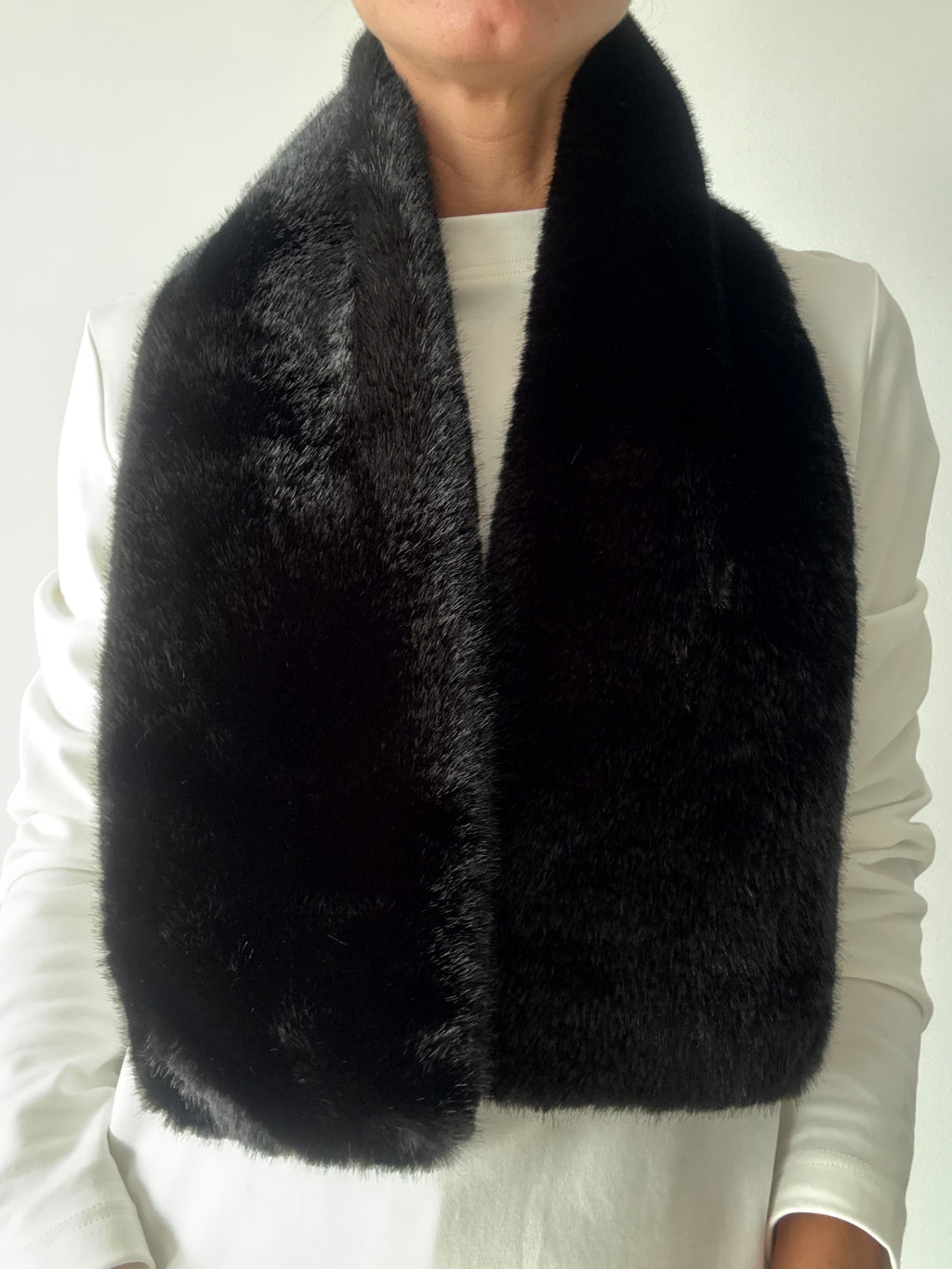CUELLO LISO NEGRO