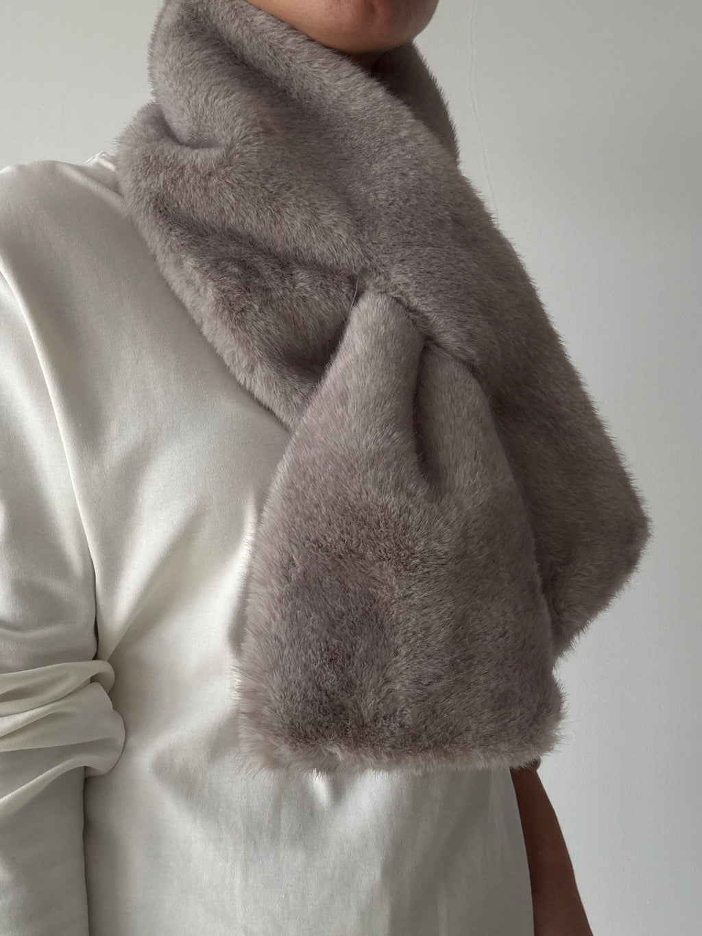 CUELLO LISO GRIS