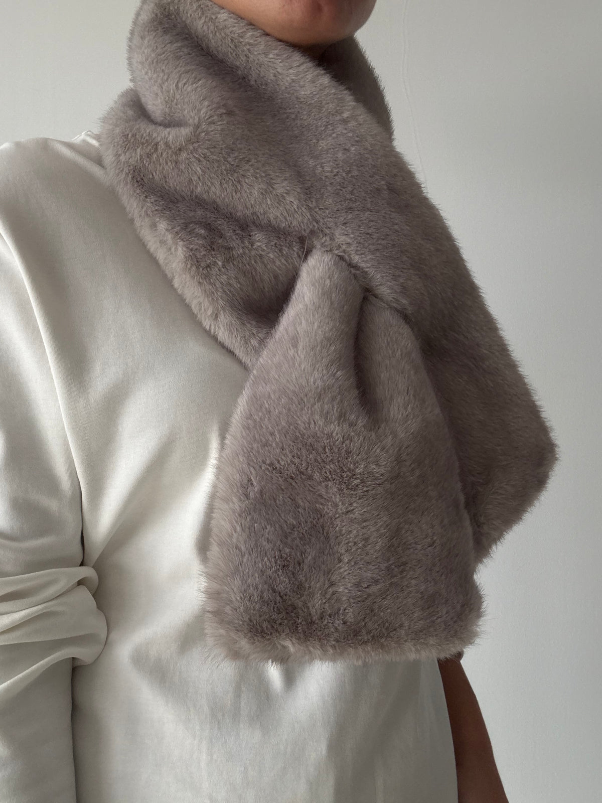 CUELLO LISO GRIS