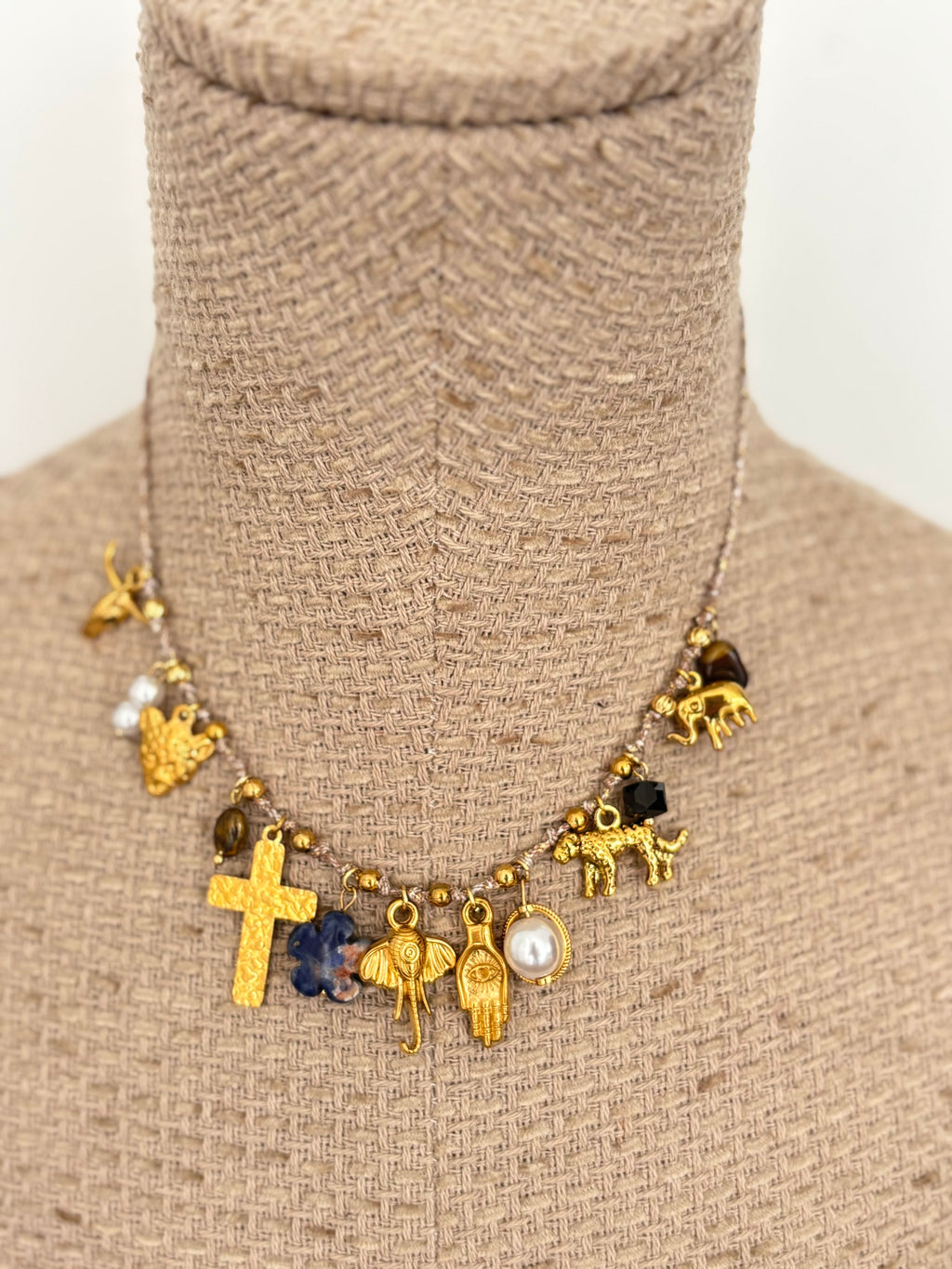 COLLAR-GARGANTILLA CRUZA