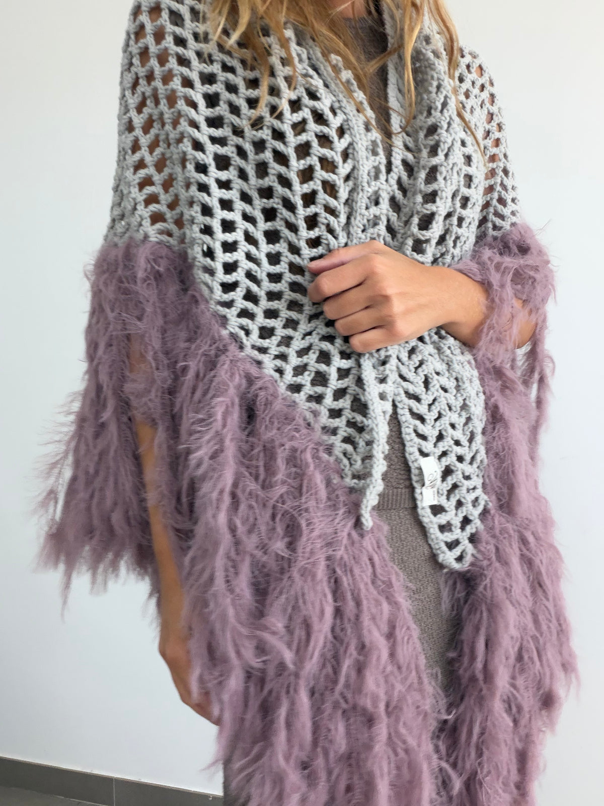 TOCA PLUMAS GRIS-MALVA