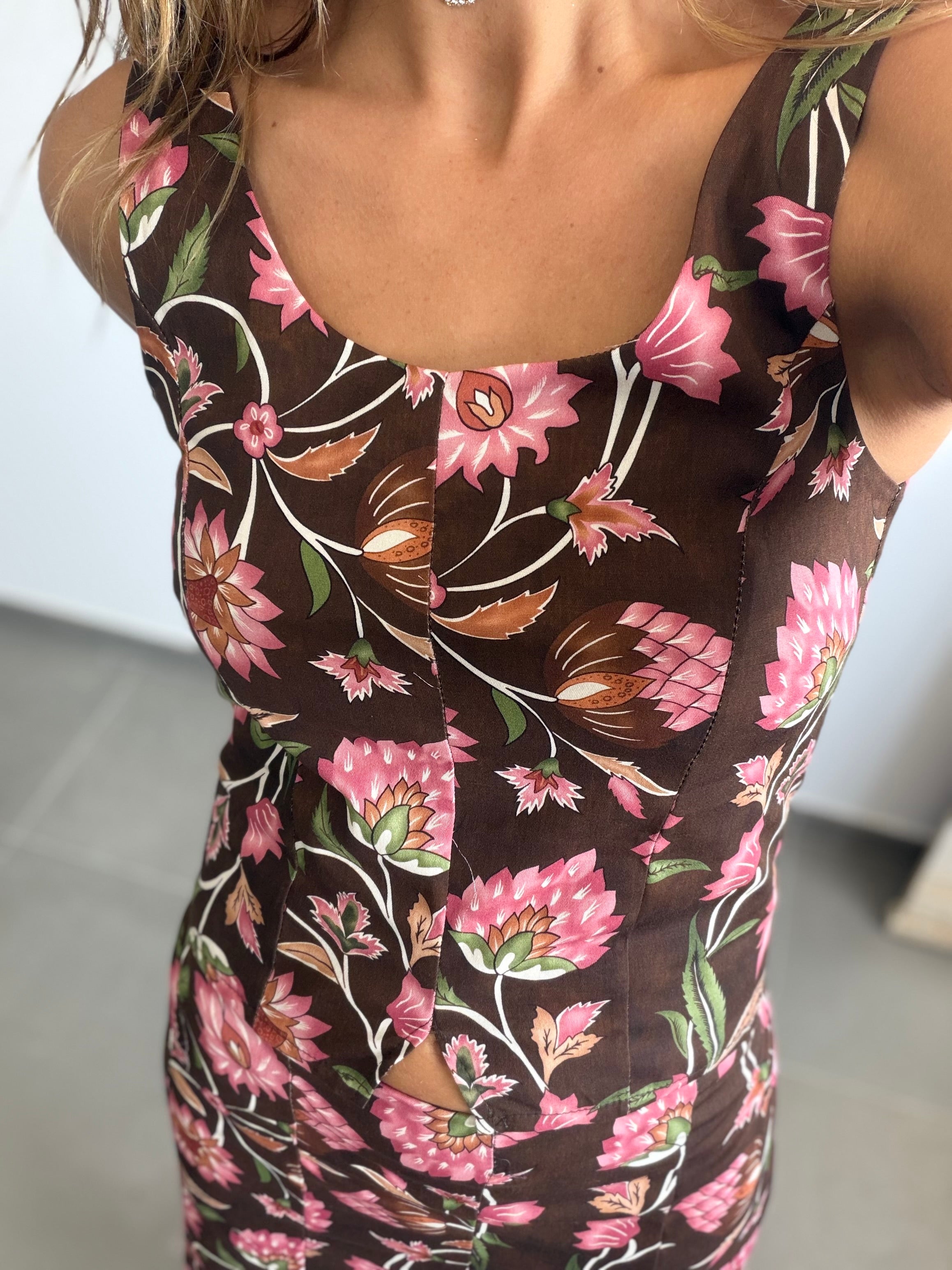 CONJUNTO FLORAL MARRÓN