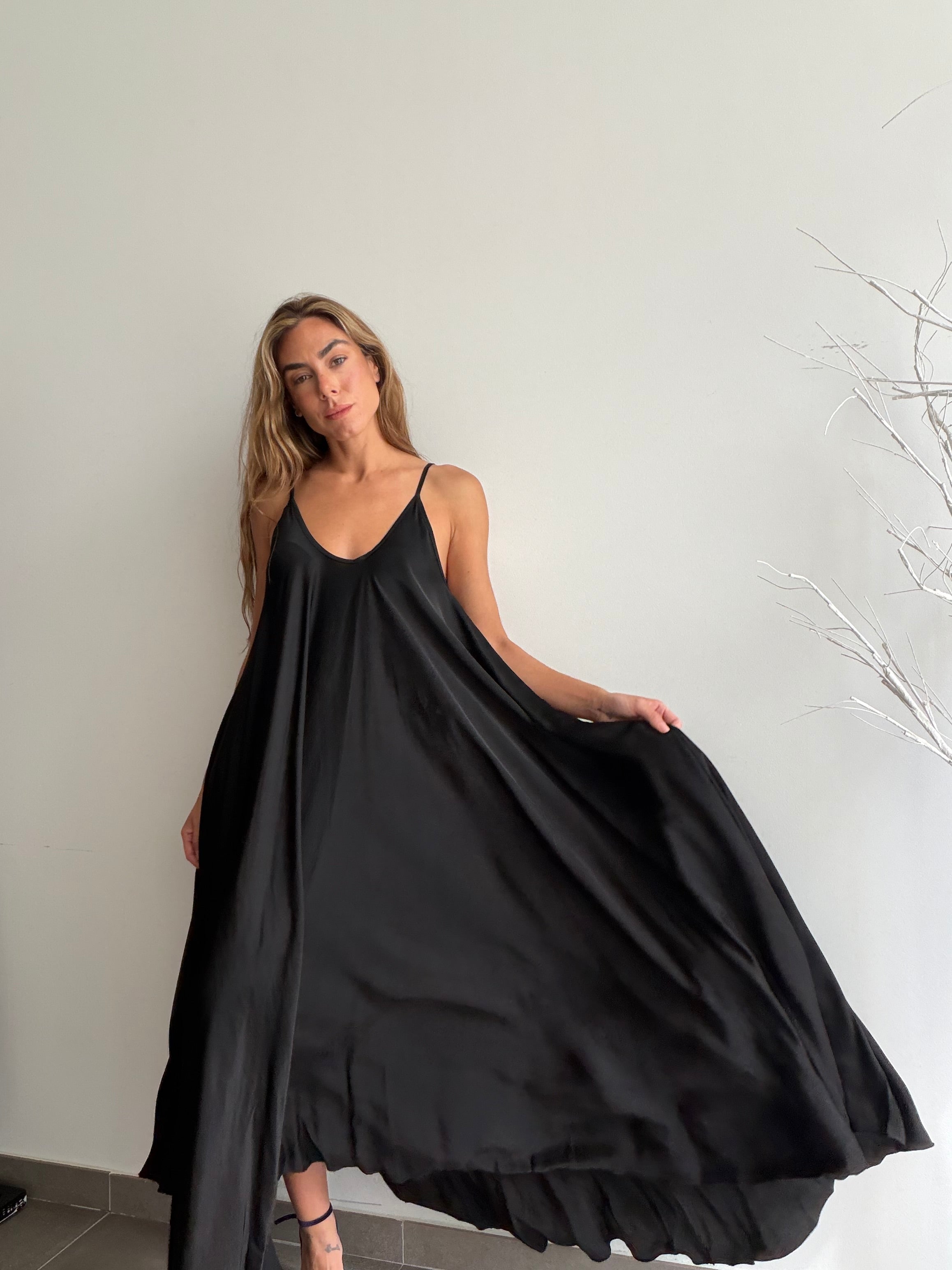 VESTIDO GOLONDRINA NEGRO