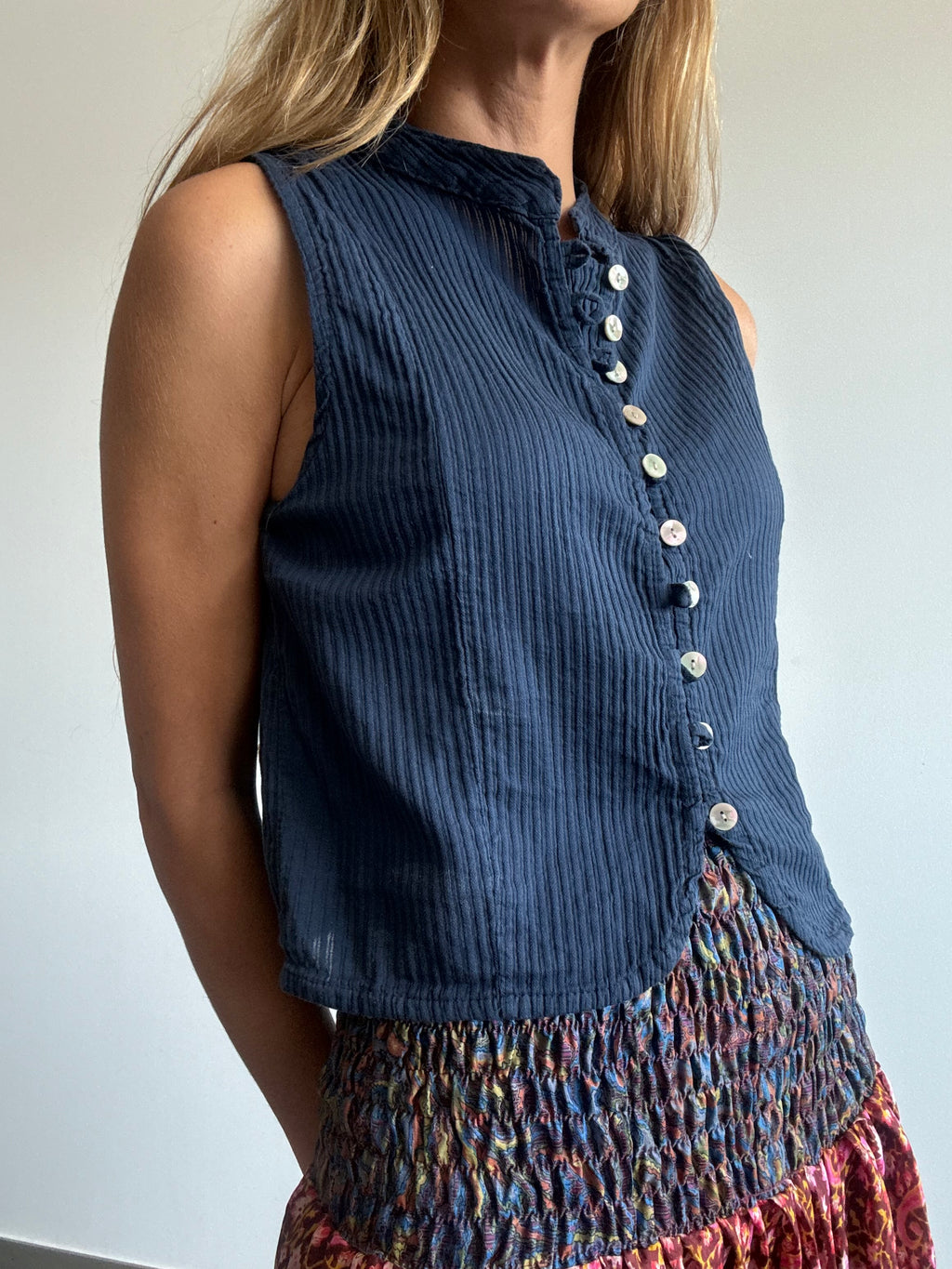 BLUSA CUELLO MAO RAYADO MARINO