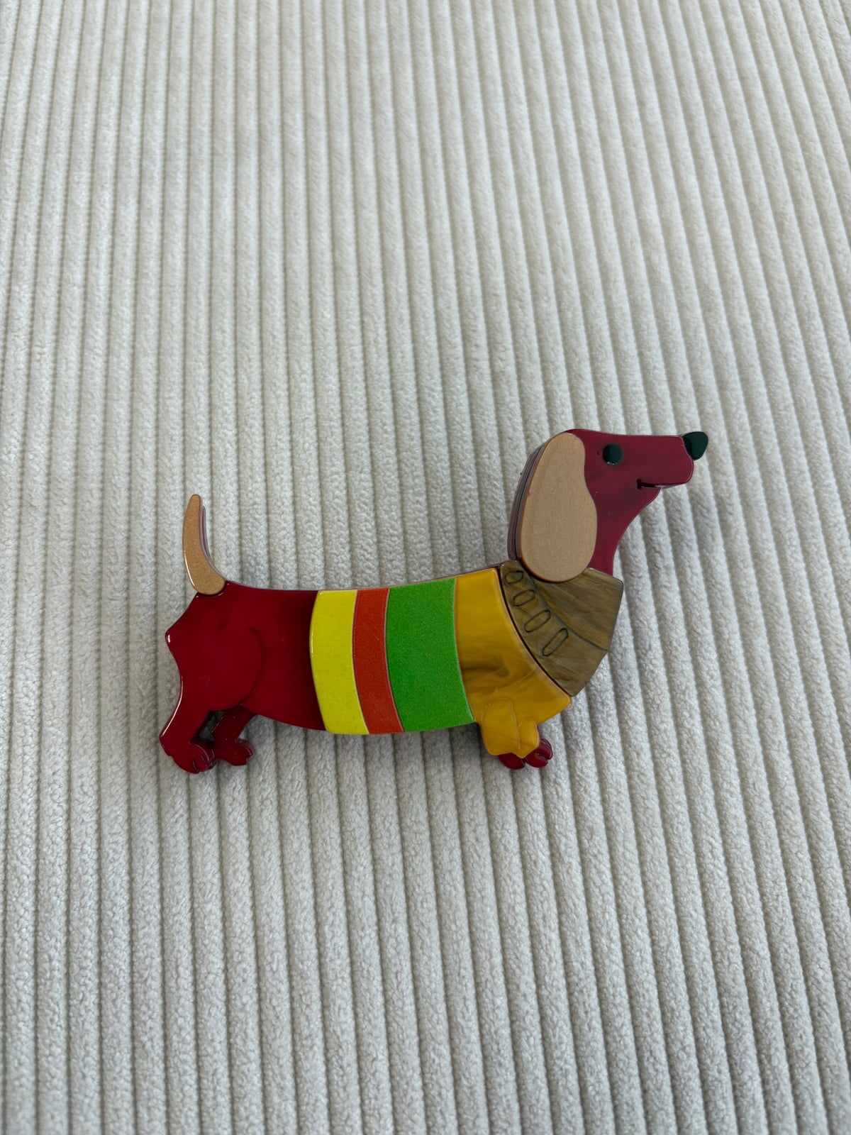 BROCHE  SALCHI  ROJO