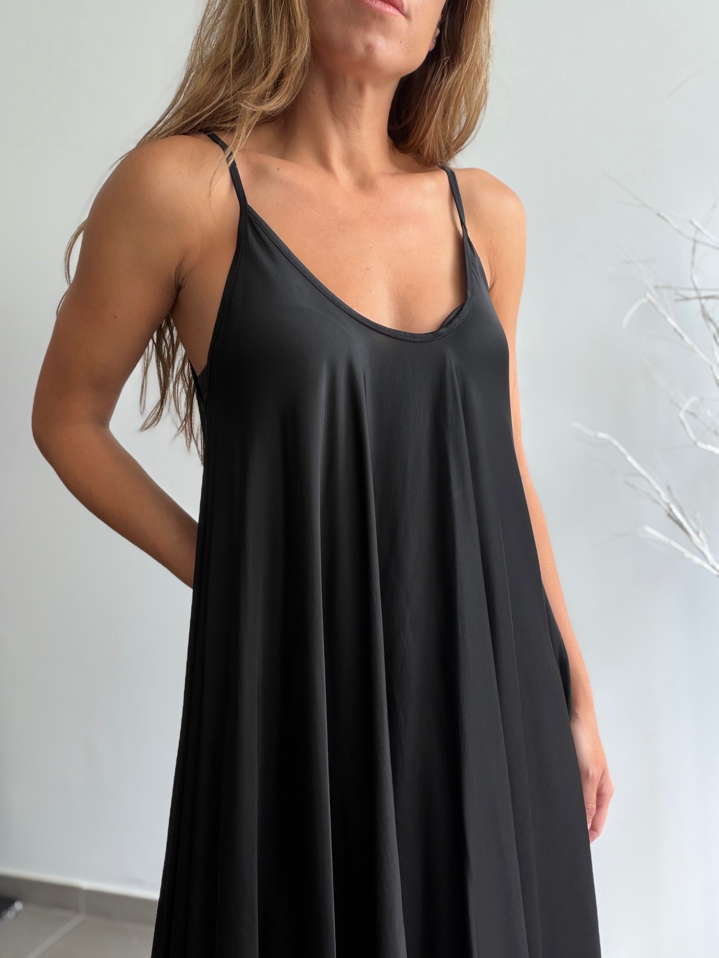 VESTIDO GOLONDRINA NEGRO