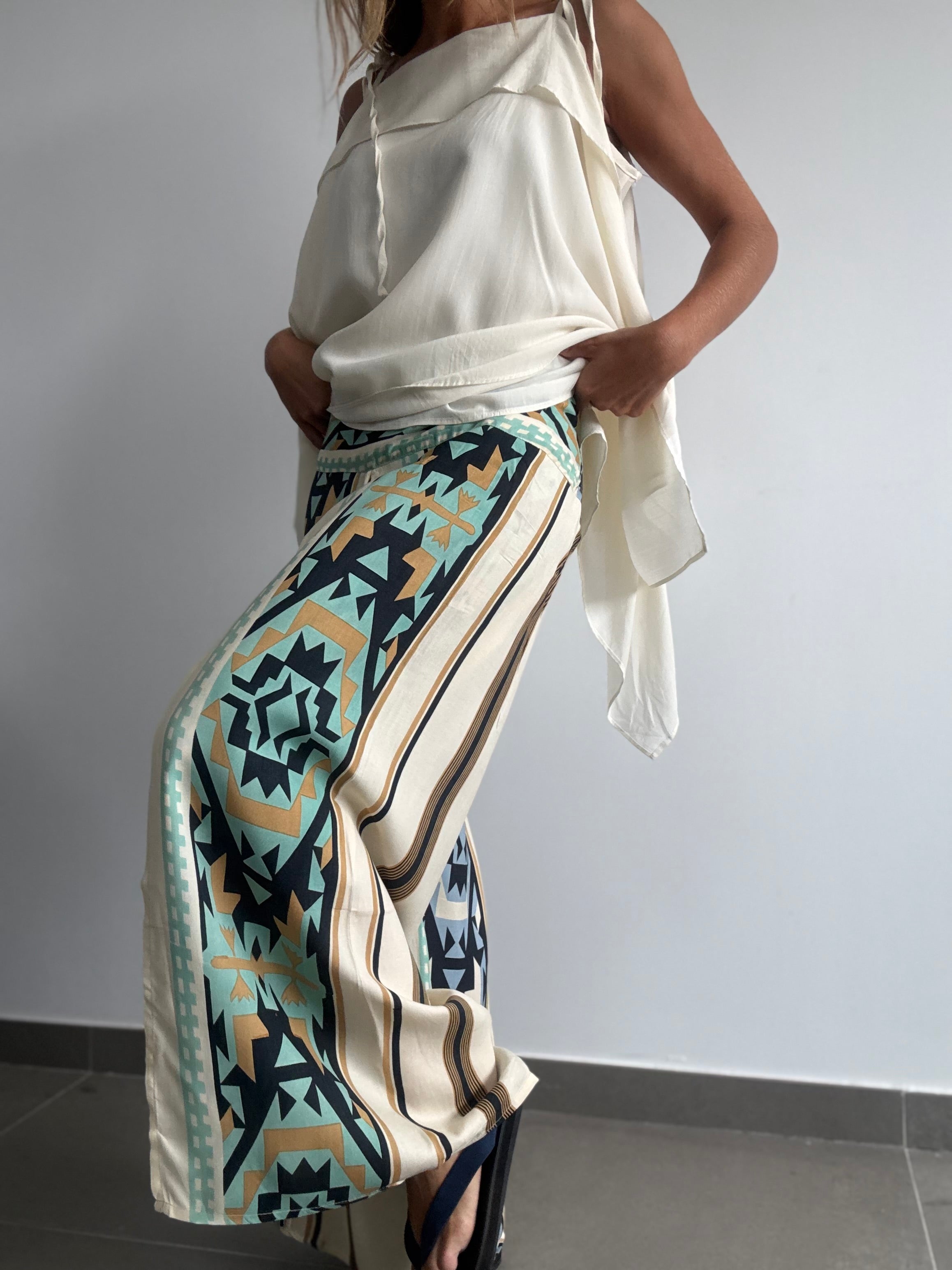 PANTALÓN RODAS TURQUESA