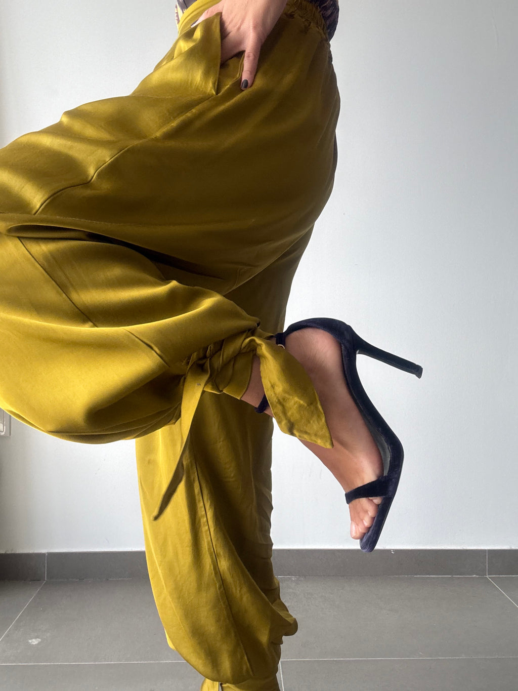 PANTALÓN LINEA AMARILLO