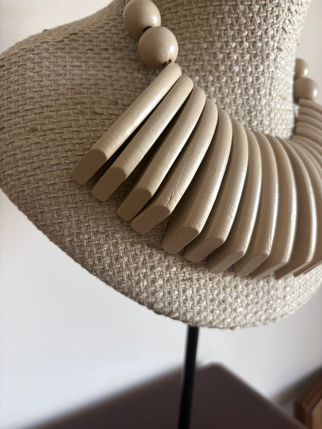 COLLAR PAPÚA MARFIL