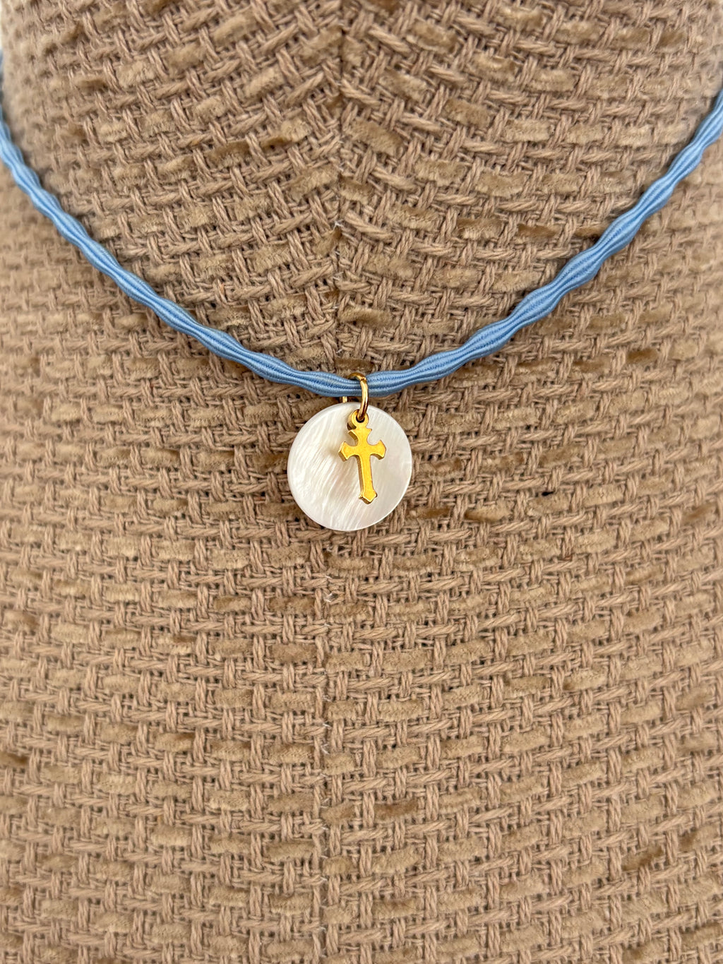 COLLAR-GARGANTILLA RIZADA CELESTE