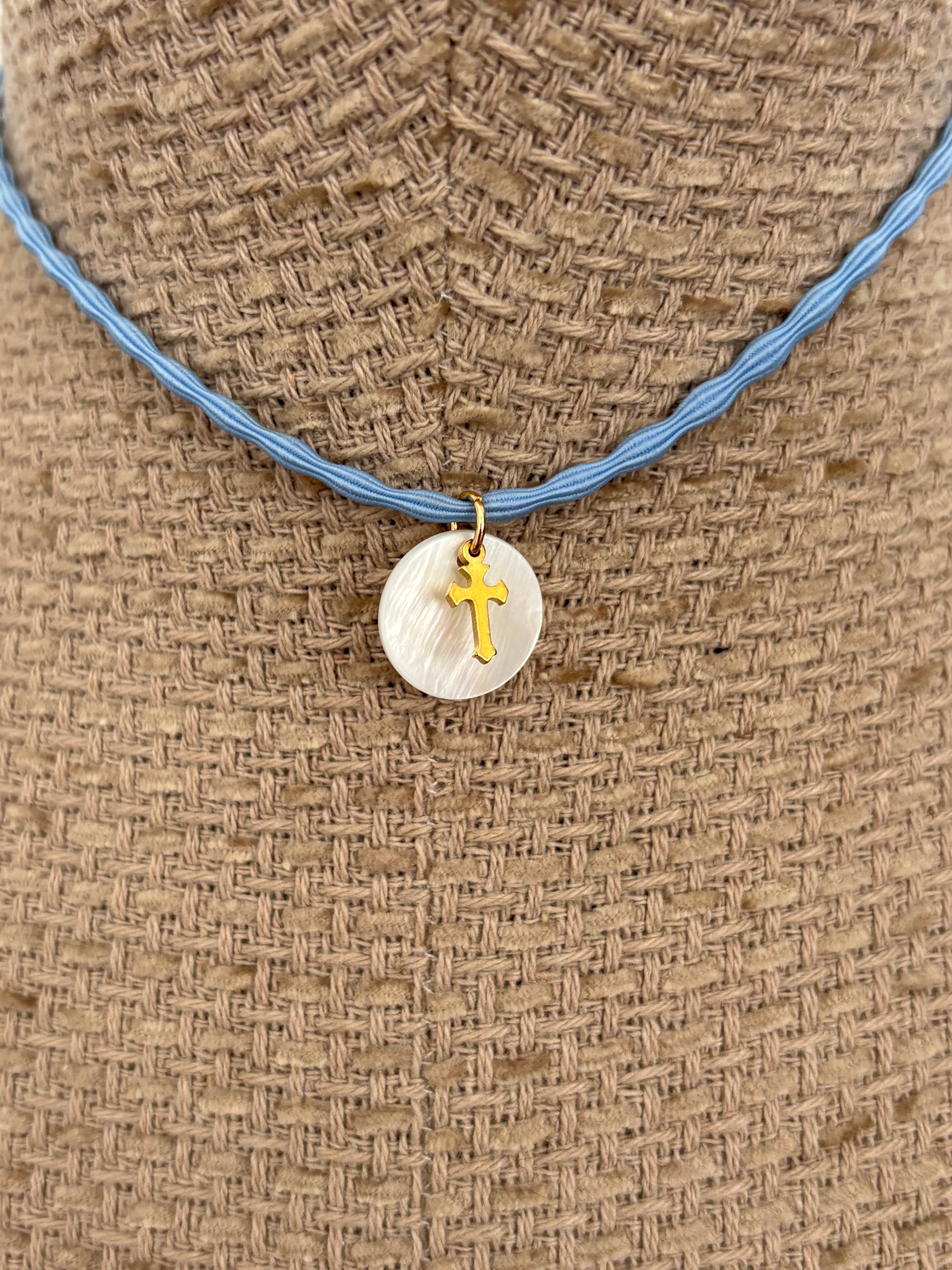 COLLAR-GARGANTILLA RIZADA CELESTE