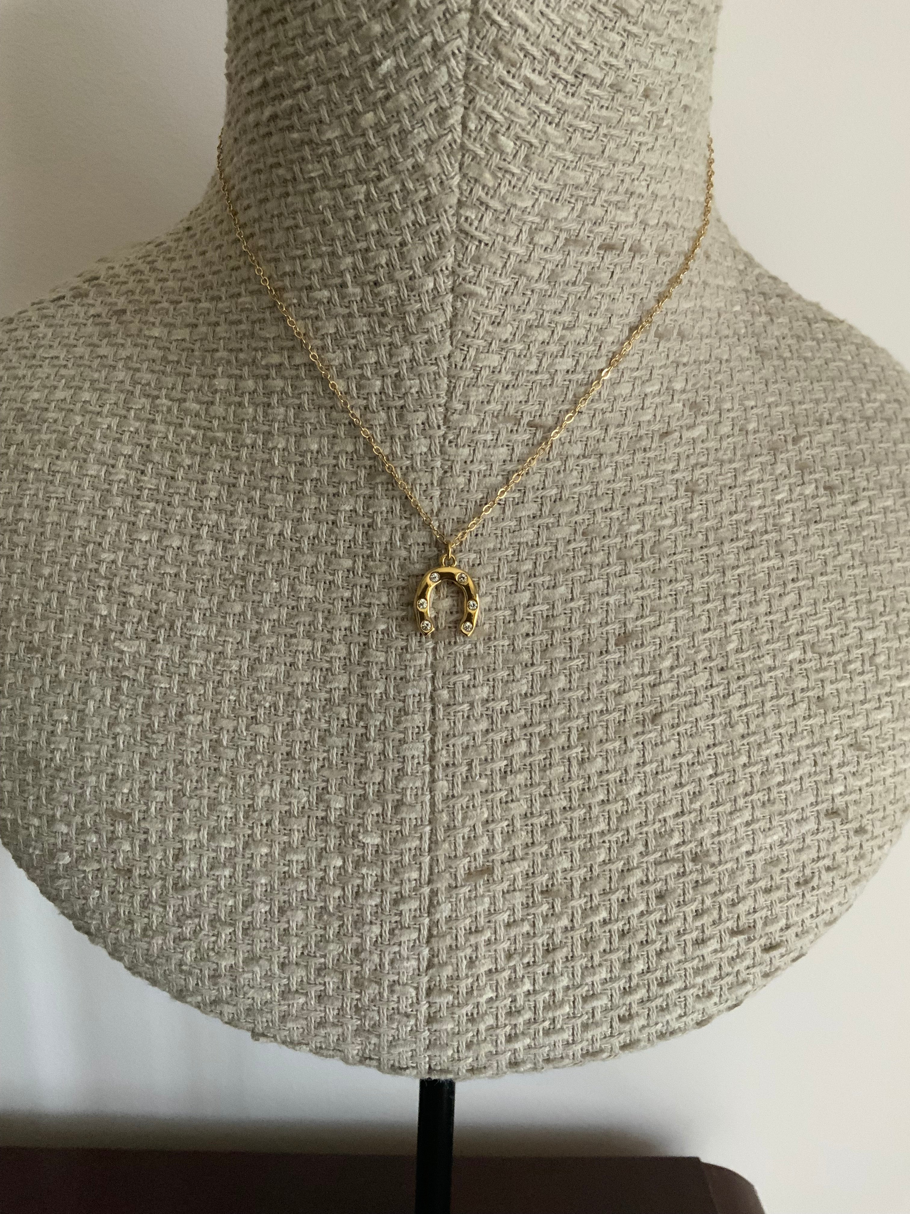 COLLAR- GARGANTILLA HERRADURA