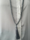 COLLAR TOSARIO. GRIS