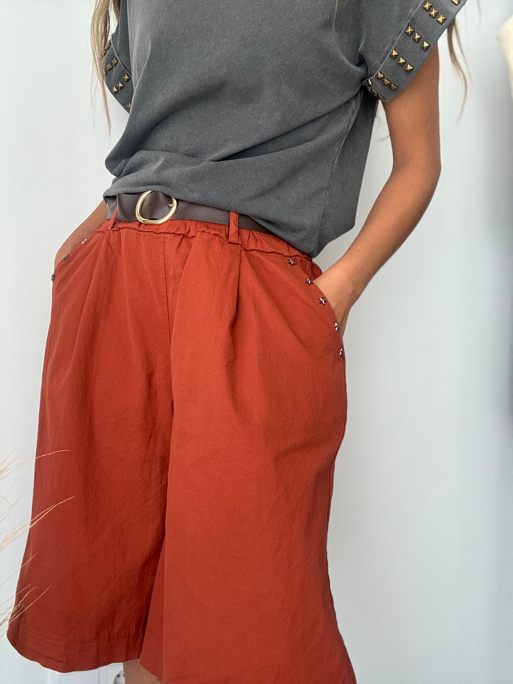 PANTALÓN BERMUDA TEJA