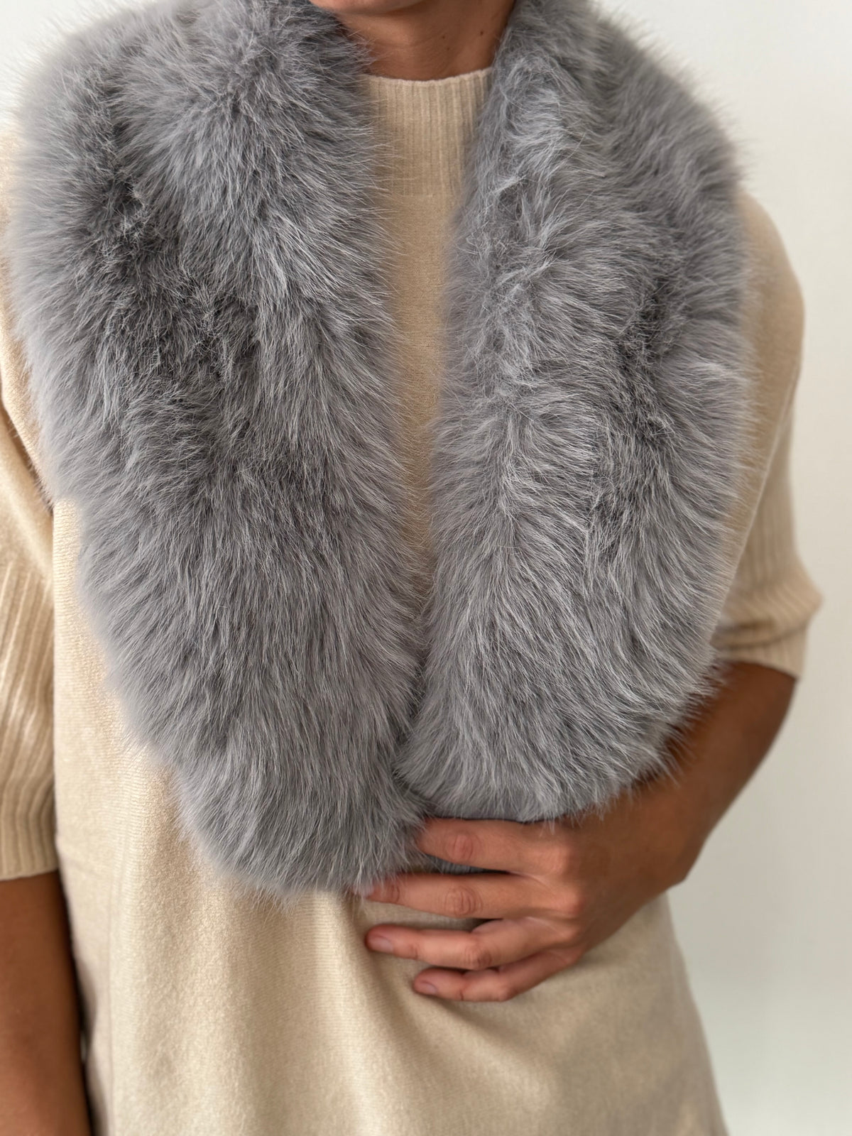 CUELLO SAMARA GRIS CLARO