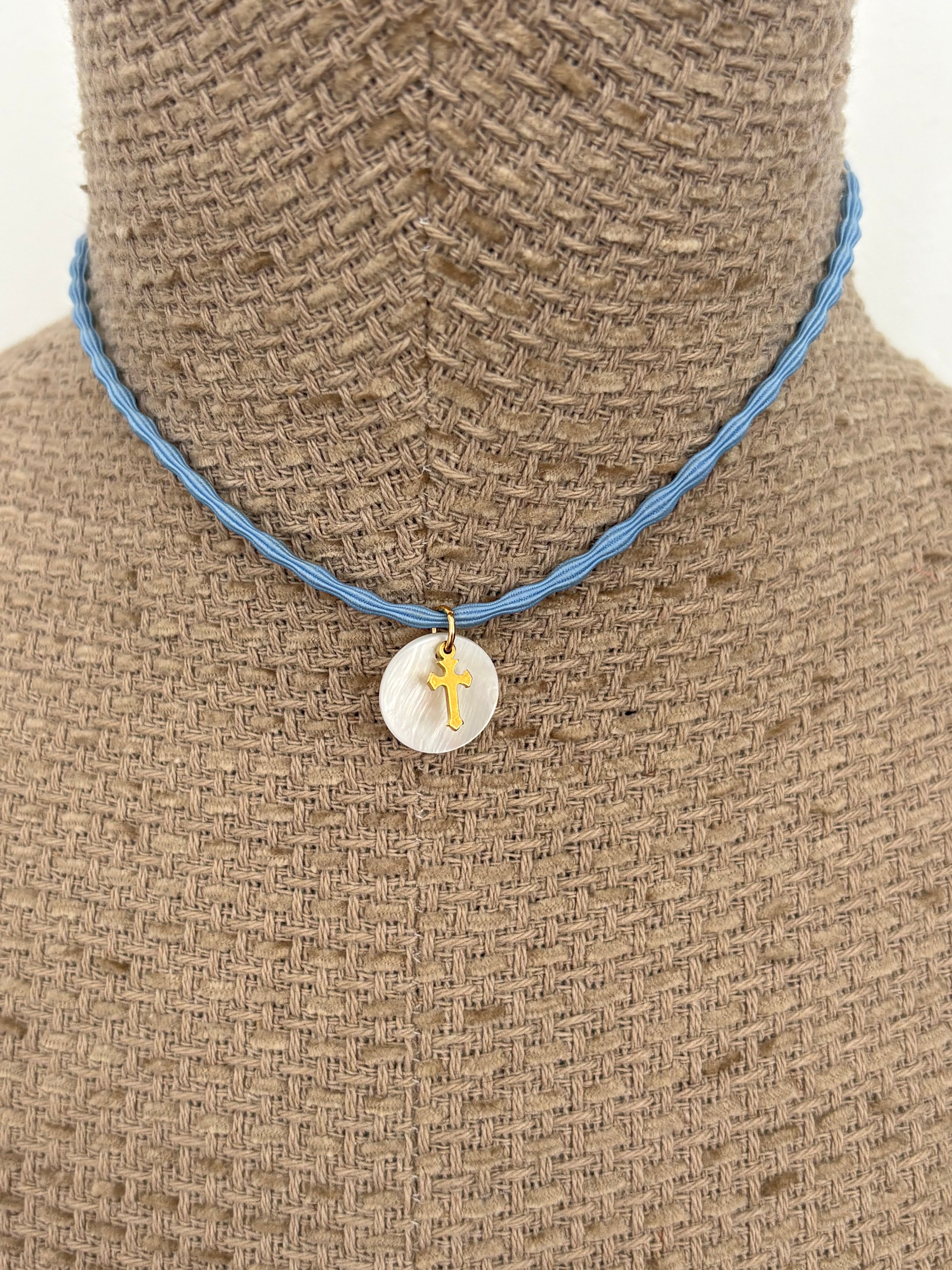COLLAR-GARGANTILLA RIZADA CELESTE