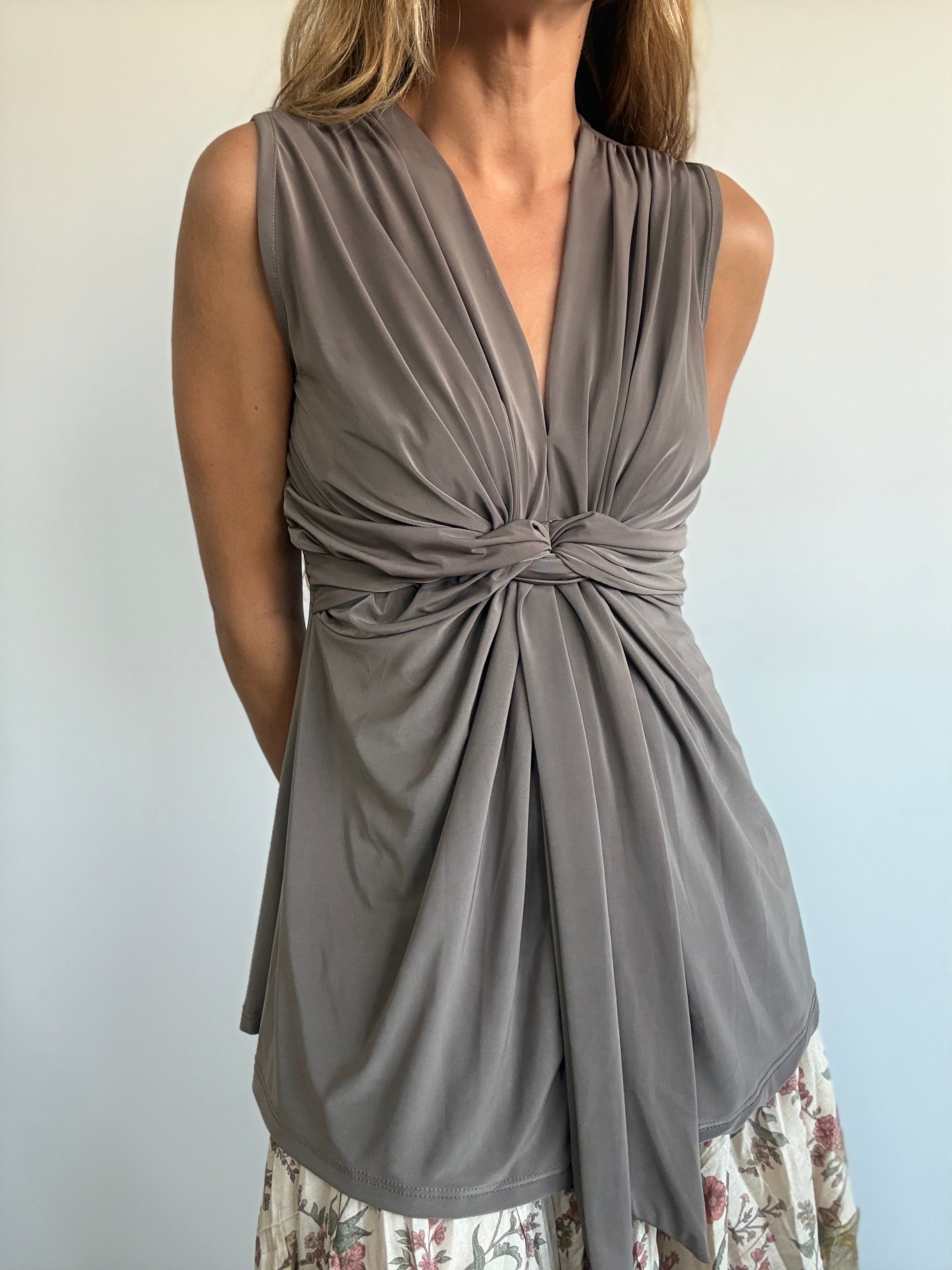 TOP LICRA CON DETALLE DE NUDO TOPO
