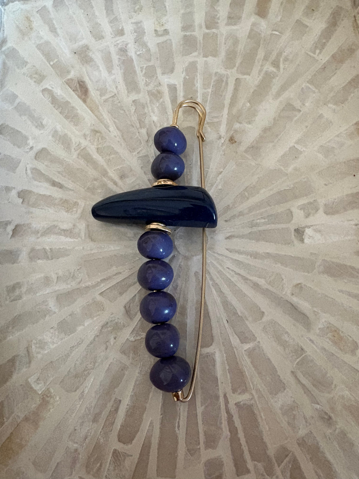 BROCHE LANZA AZUL