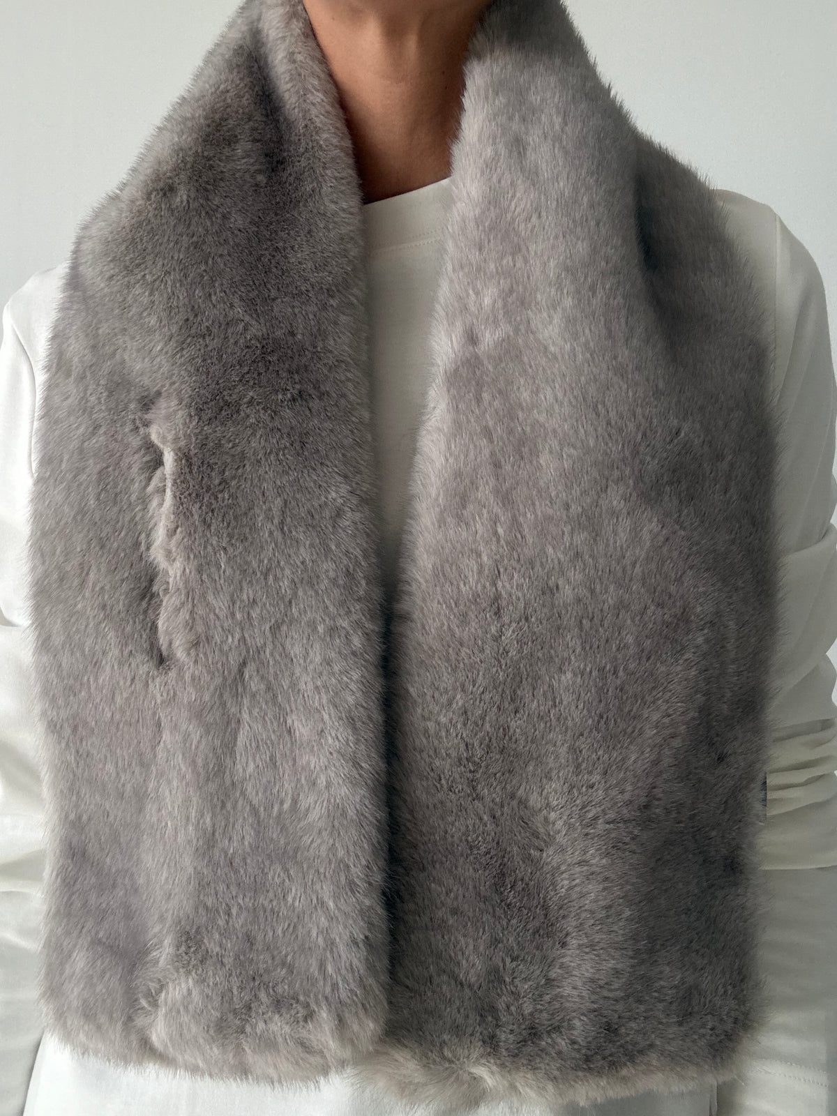CUELLO LISO GRIS