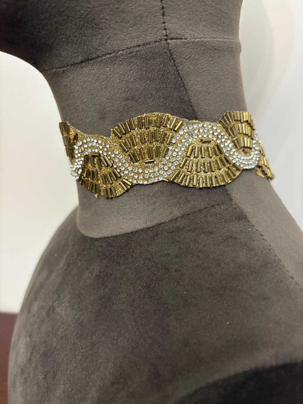 COLLAR TUDOR DORADO