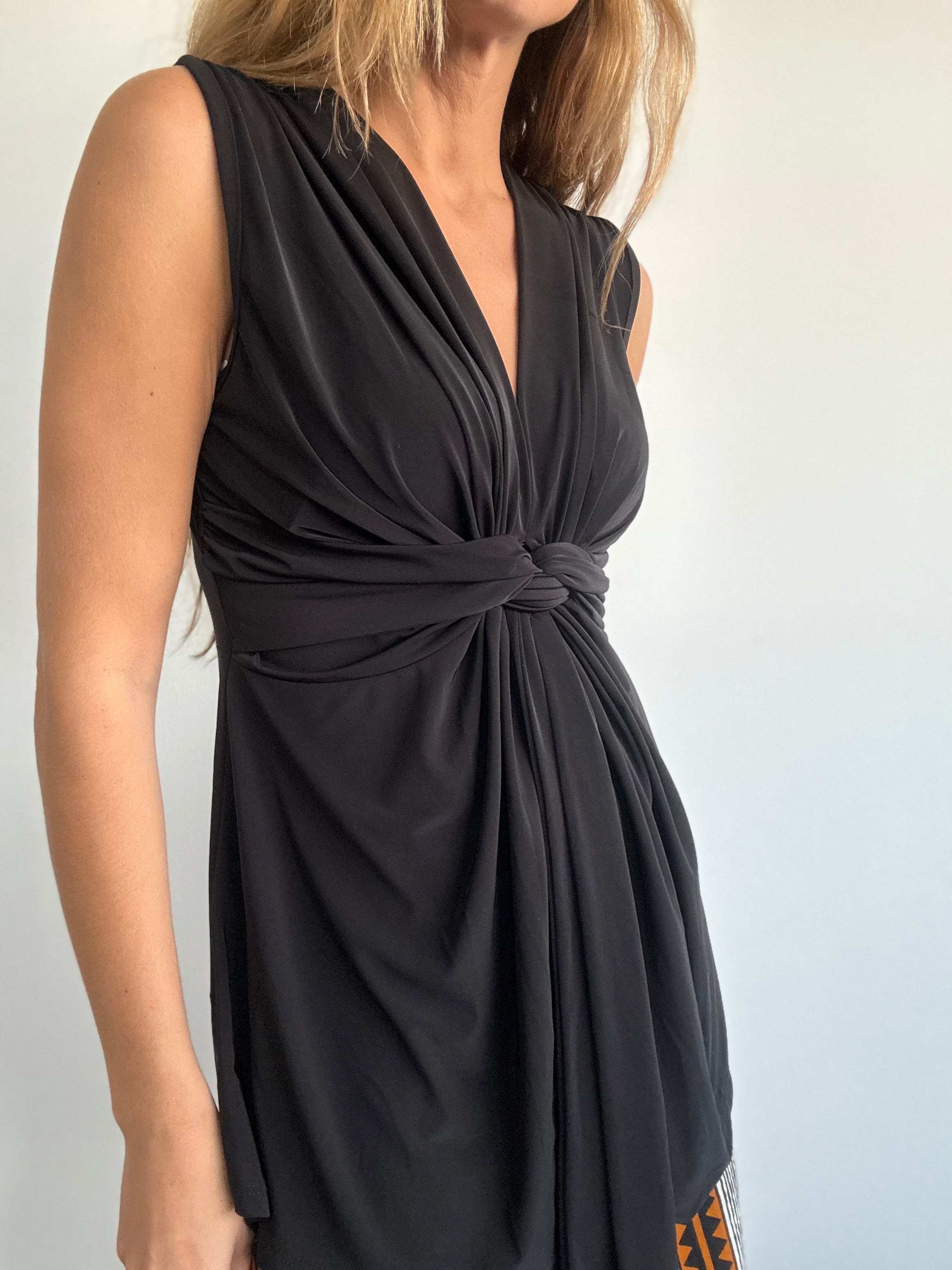 TOP LICRA CON DETALLE DE NUDO