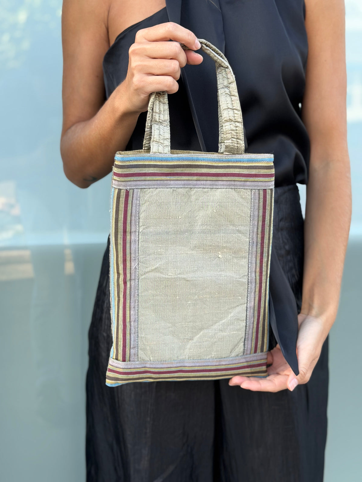 BOLSO LIBRO GRIS