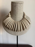 COLLAR PAPÚA MARFIL