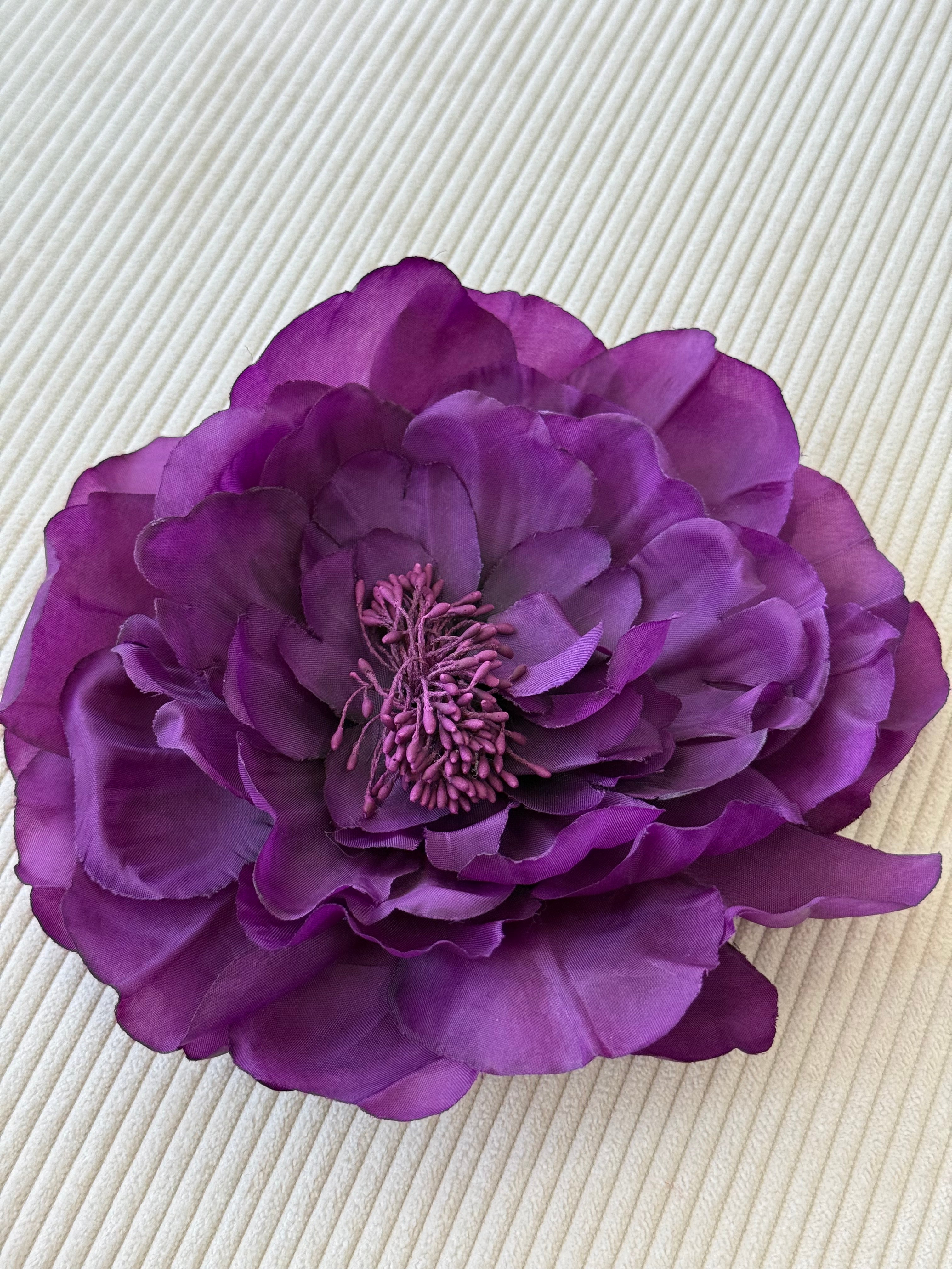 BROCHE AMANCIA MORADA OSCURA
