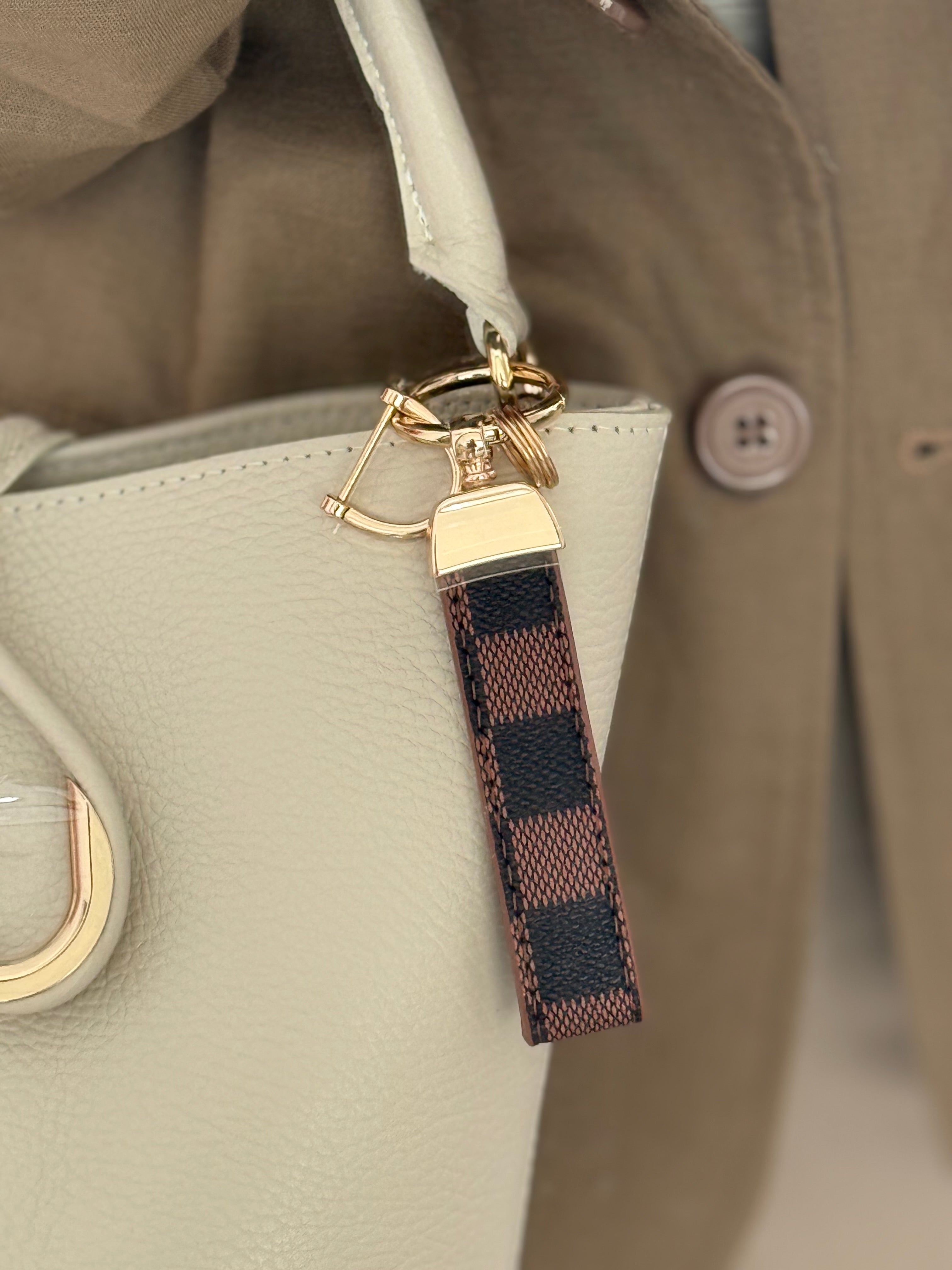 LLAVERO PERRO BEIGE