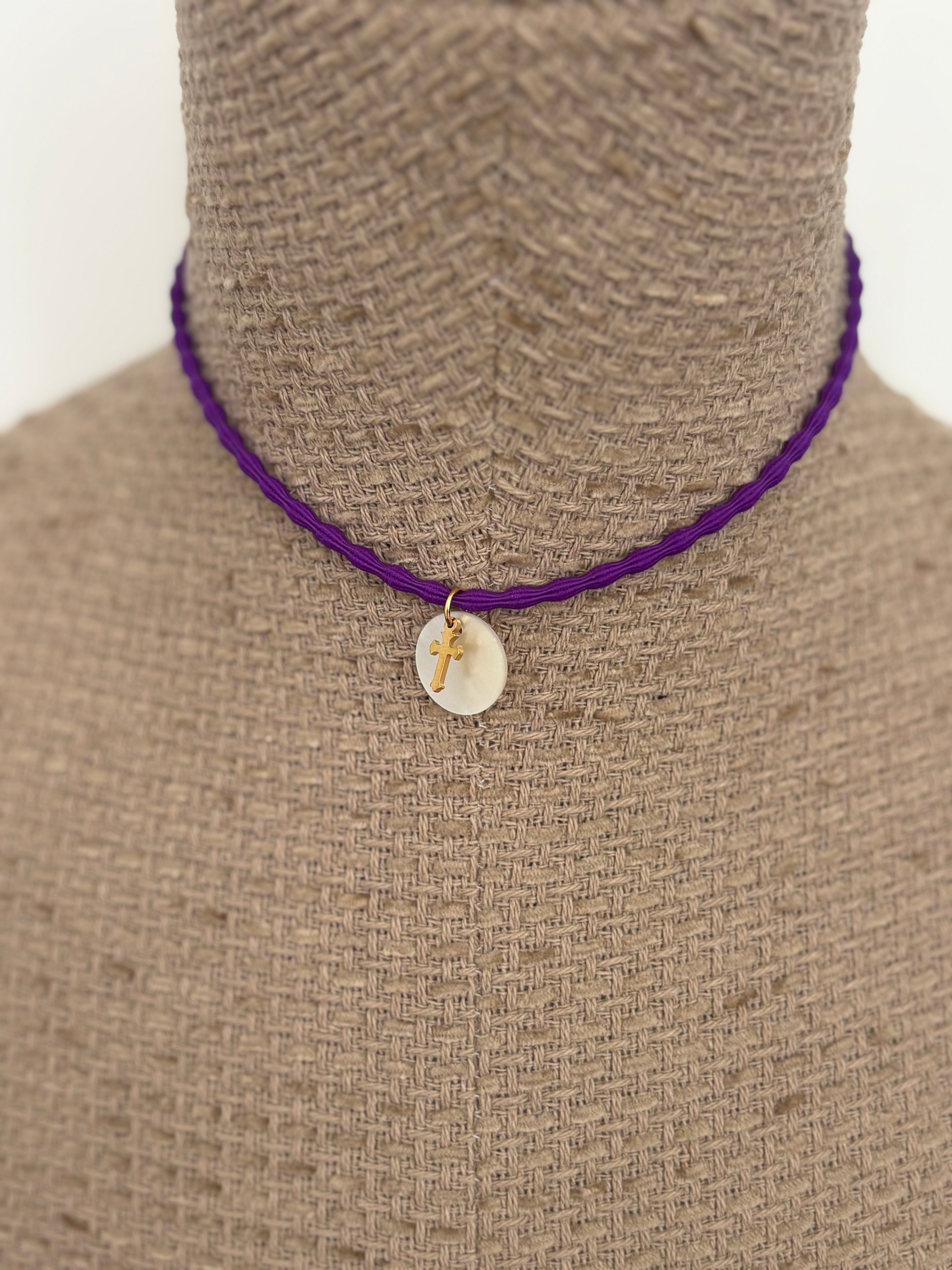 COLLAR-GARGANTILLA RIZADA MORADA