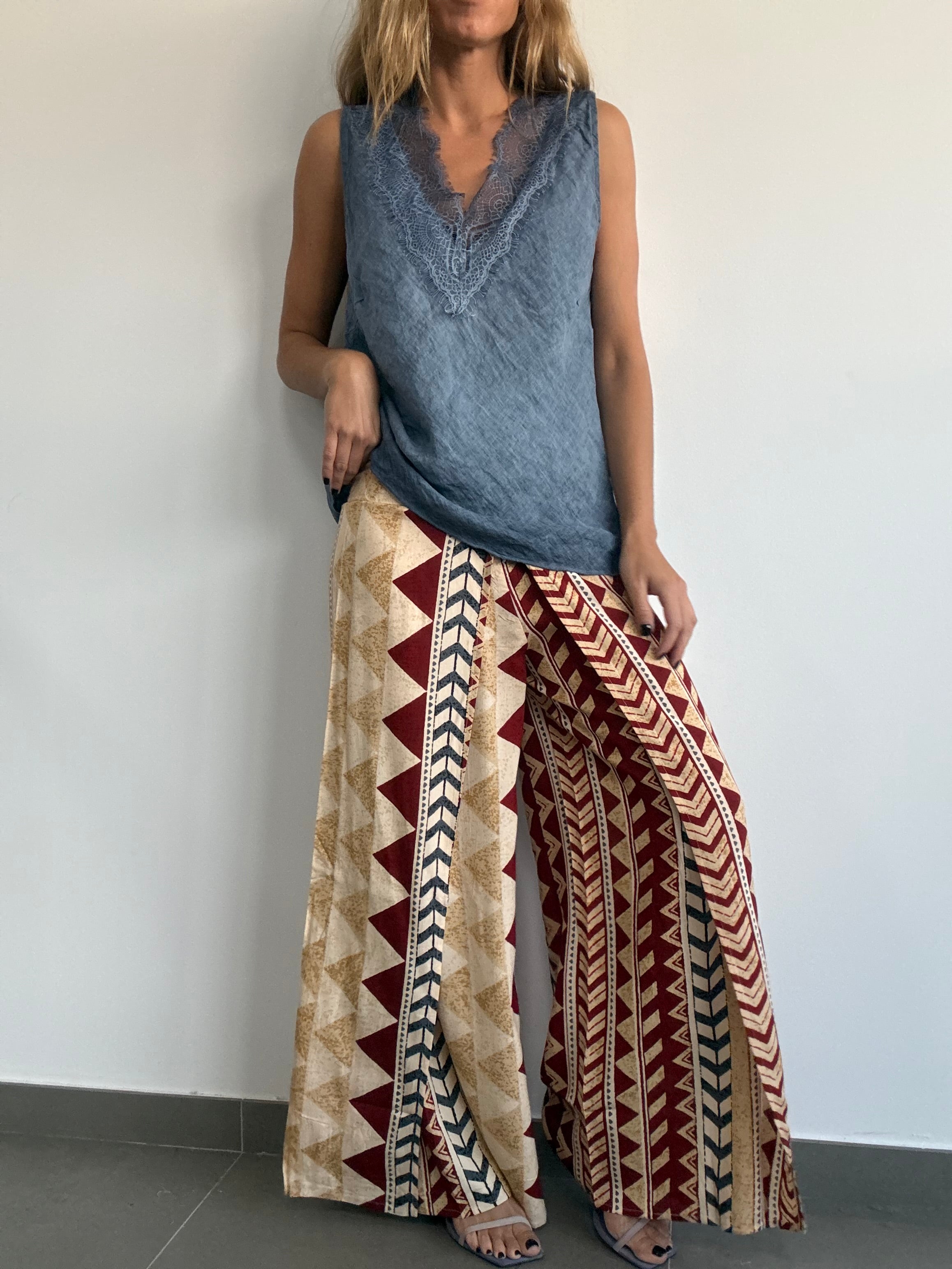 PANTALÓN RODAS BURDEOS
