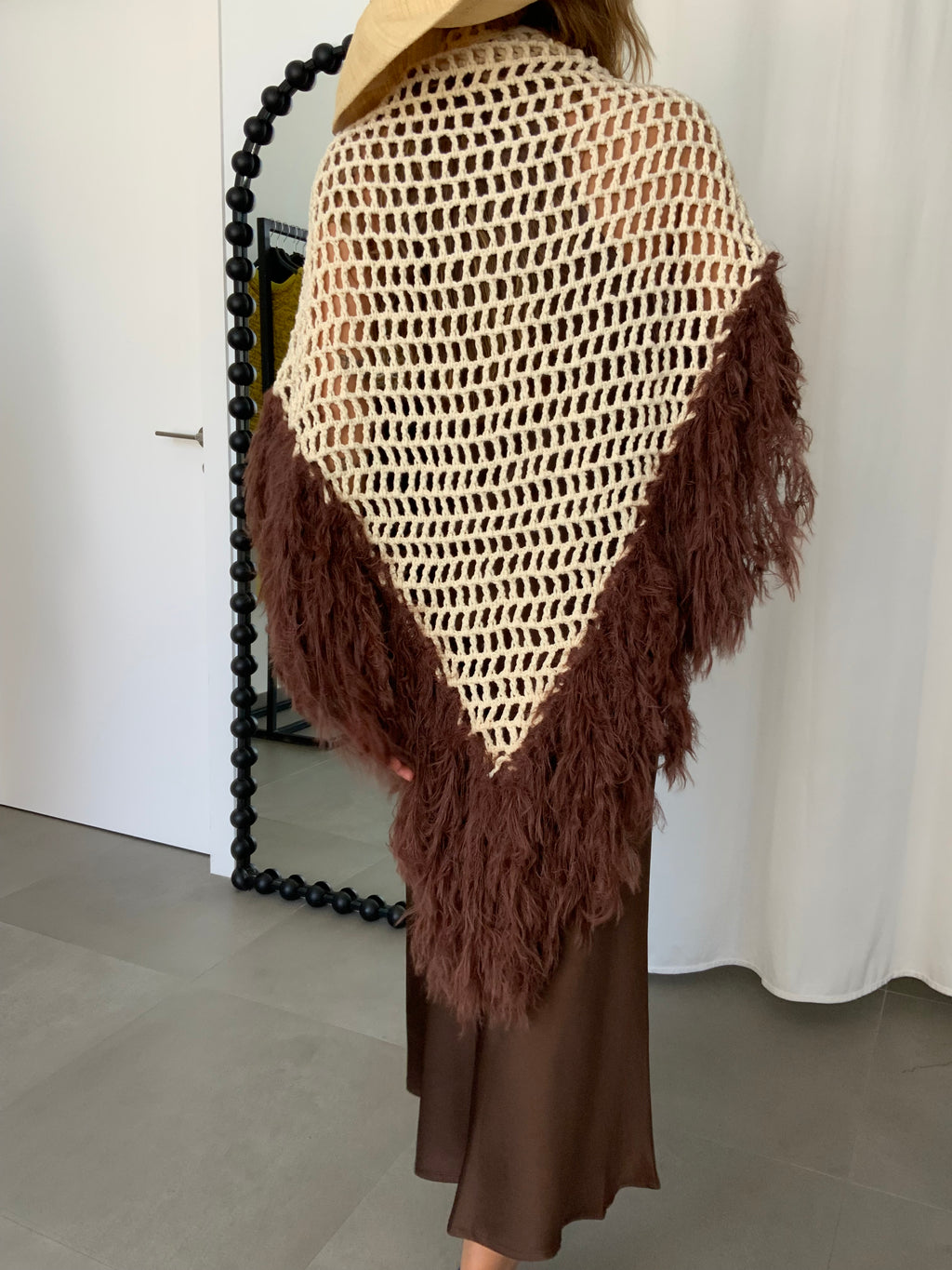 TOCA PLUMAS MARFIL-MARRÓN