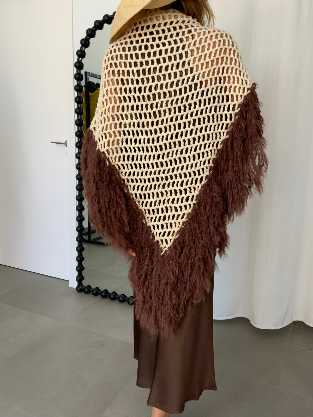 TOCA PLUMAS MARFIL-MARRÓN