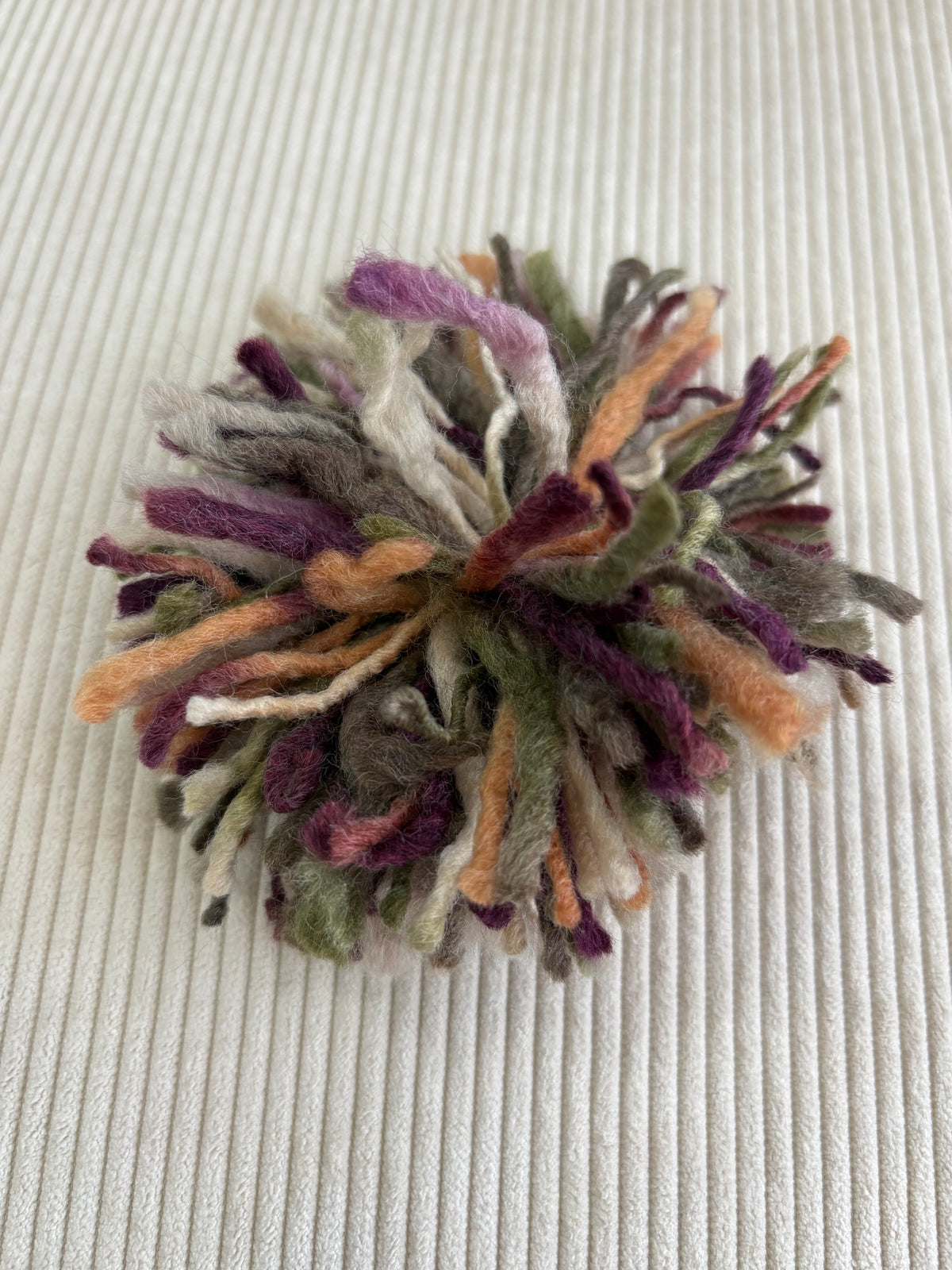 BROCHE POMPON