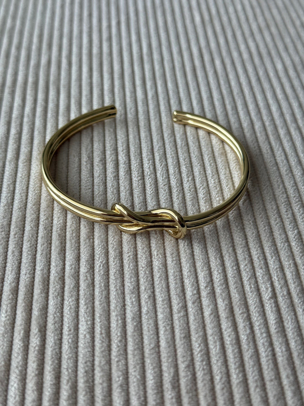 PULSERA ANUDADA