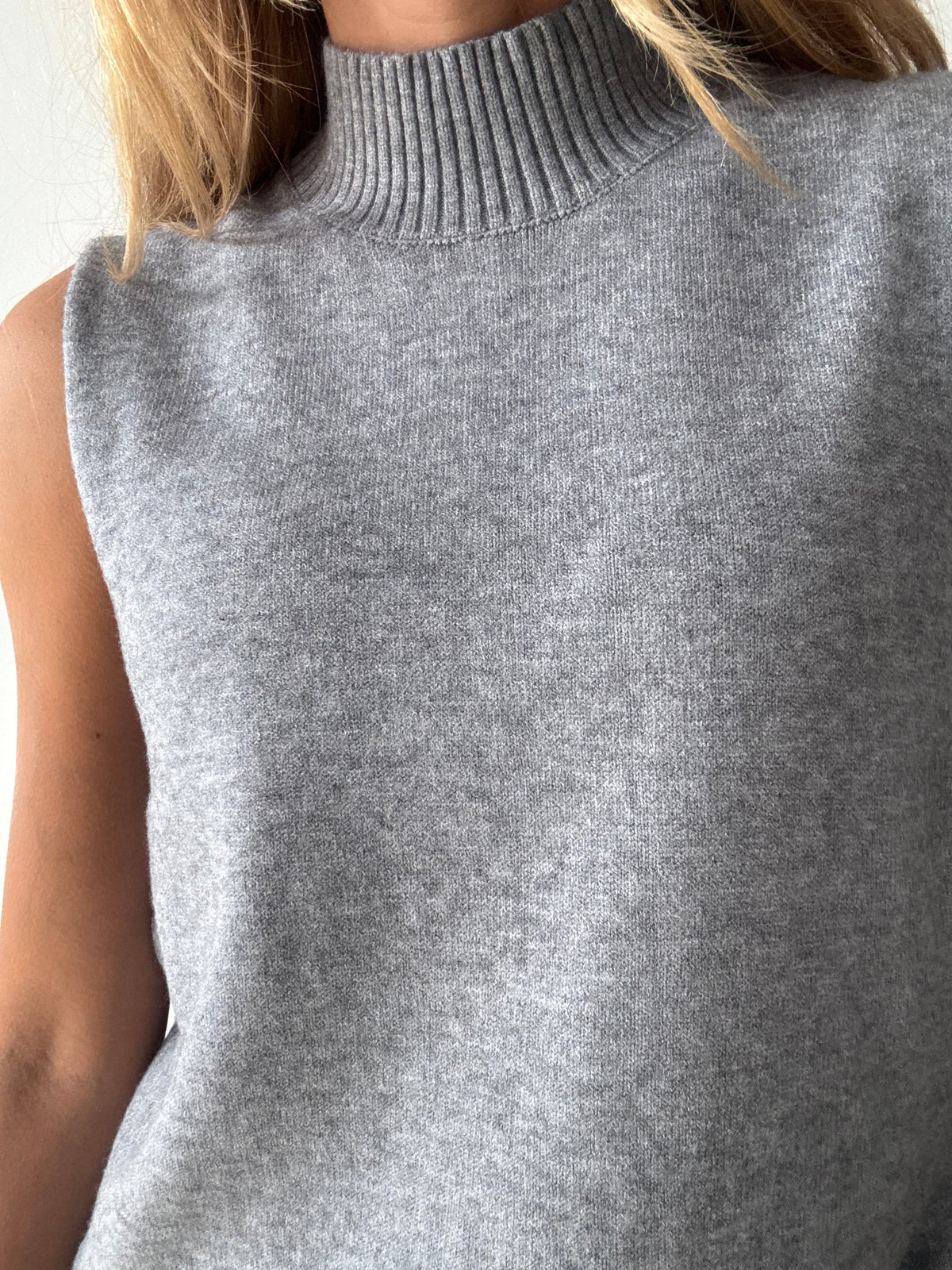 CHALECO ENELDO GRIS